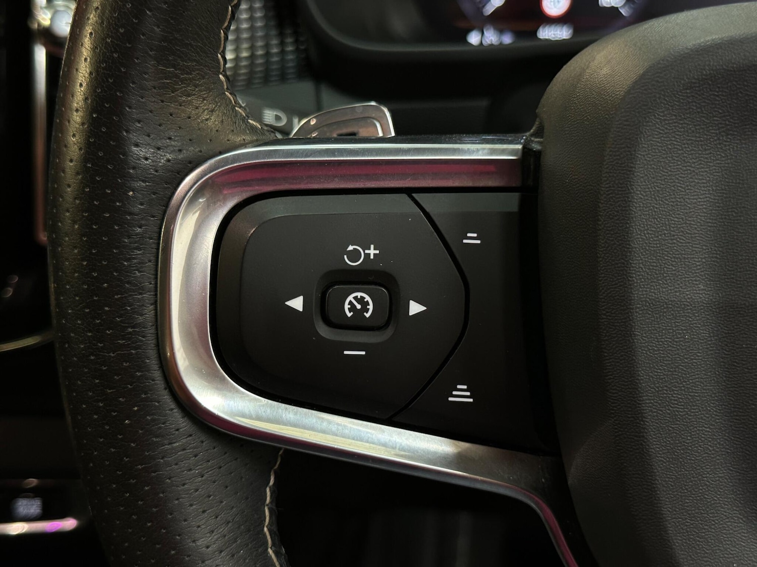 Used Volvo XC40 for sale - 76993279: Photo 26