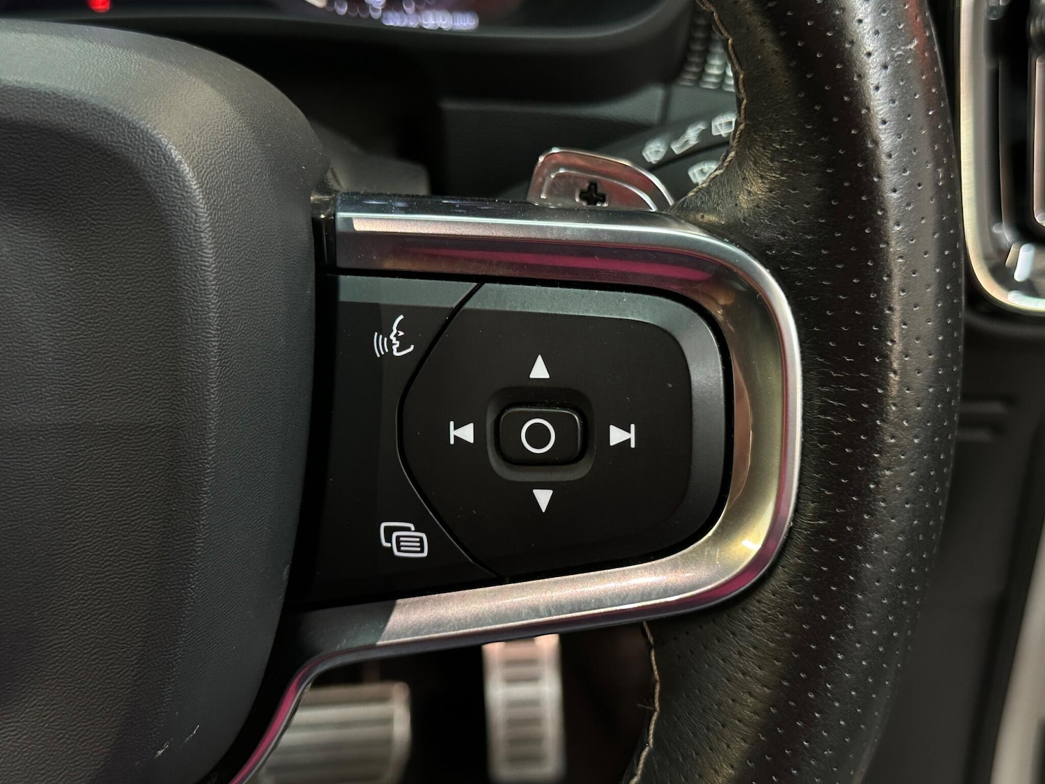 Used Volvo XC40 for sale - 76993279: Photo 27