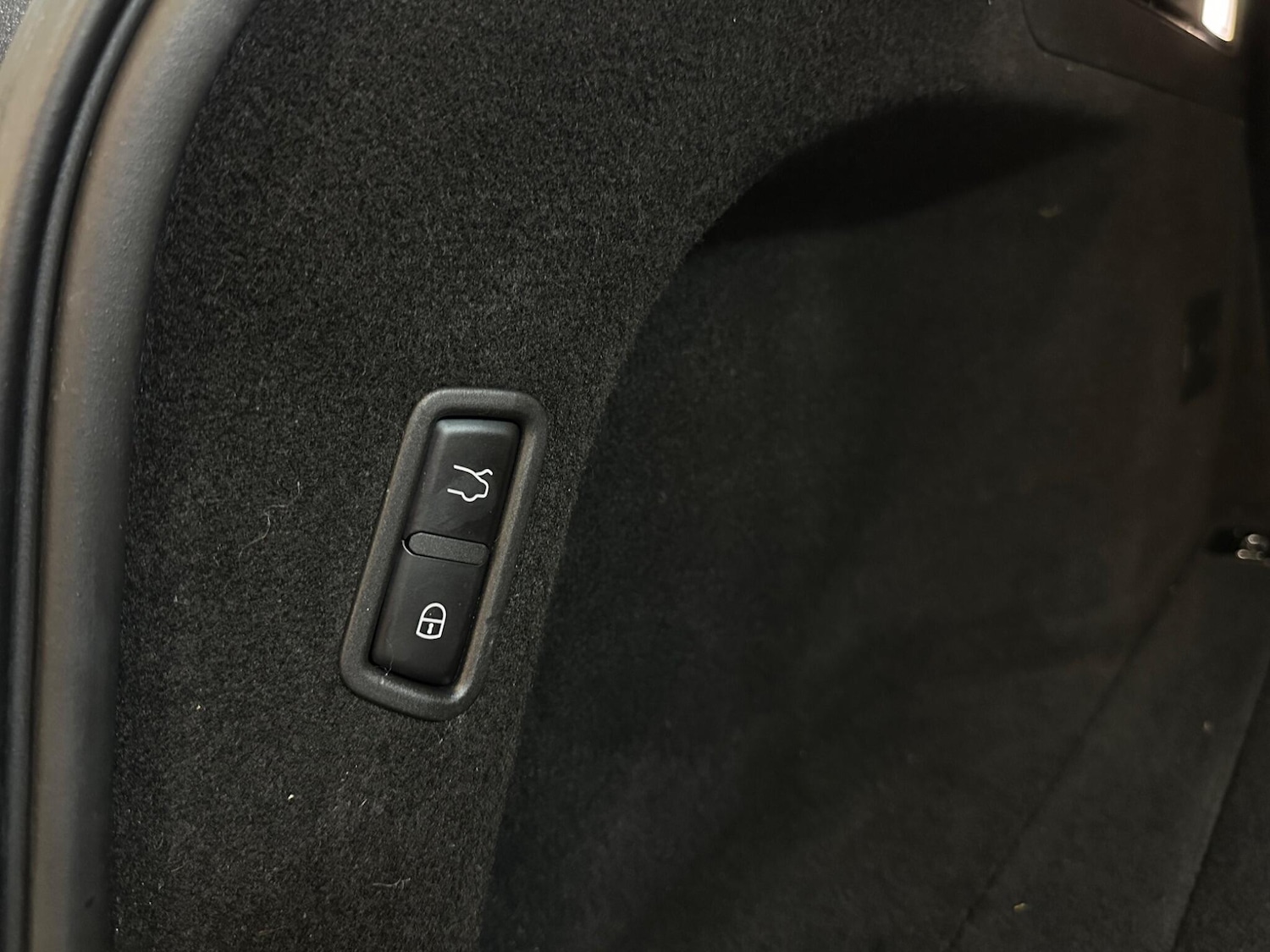 Used Volvo XC40 for sale - 76993279: Photo 29