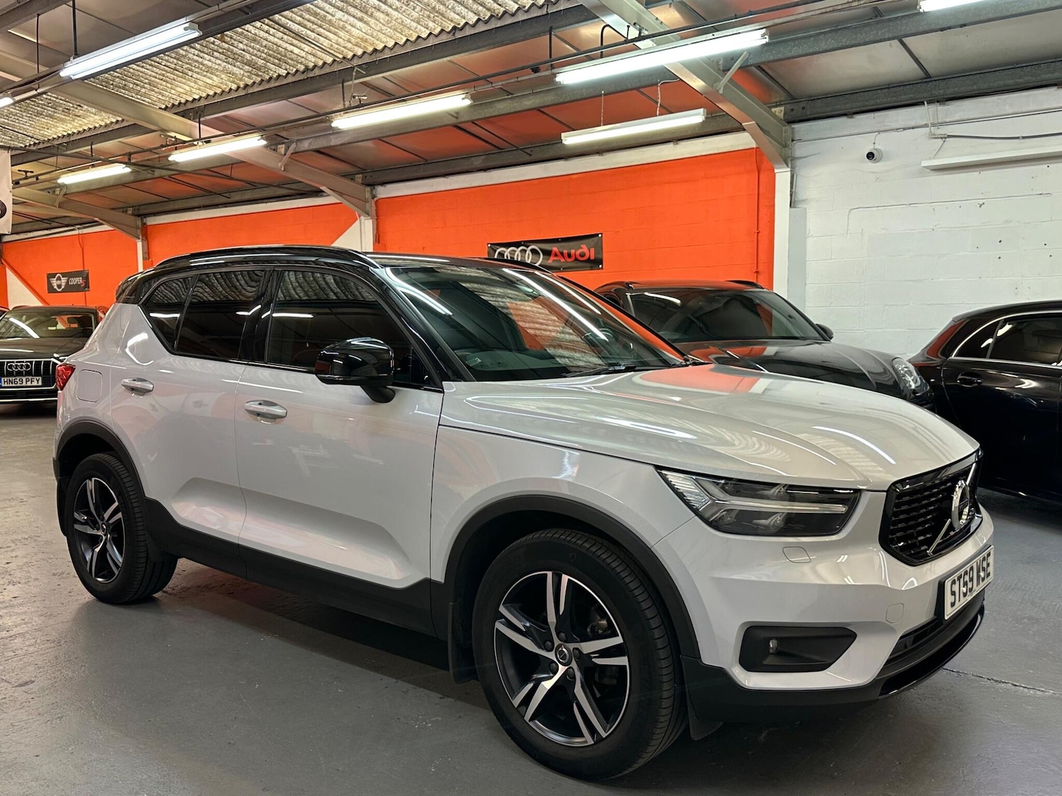 Used Volvo XC40 for sale - 76993279: Photo 3