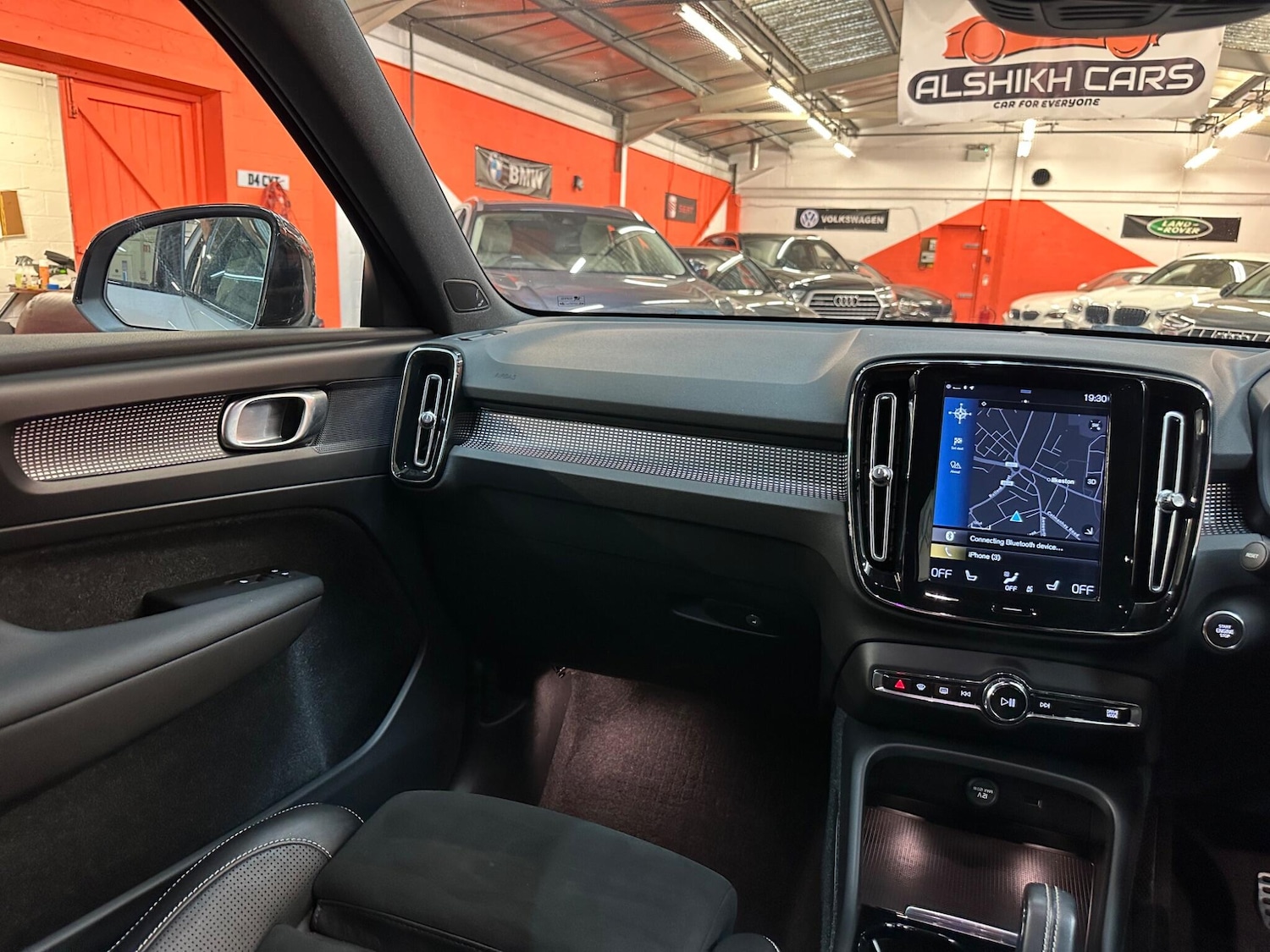 Used Volvo XC40 for sale - 76993279: Photo 35