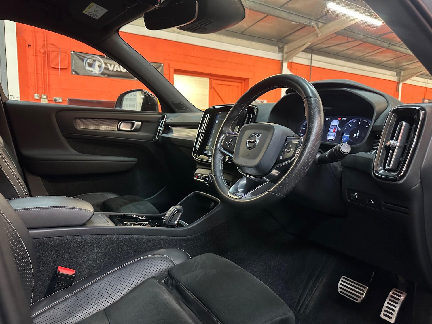 Used Volvo XC40 for sale - 76993279: Photo 9