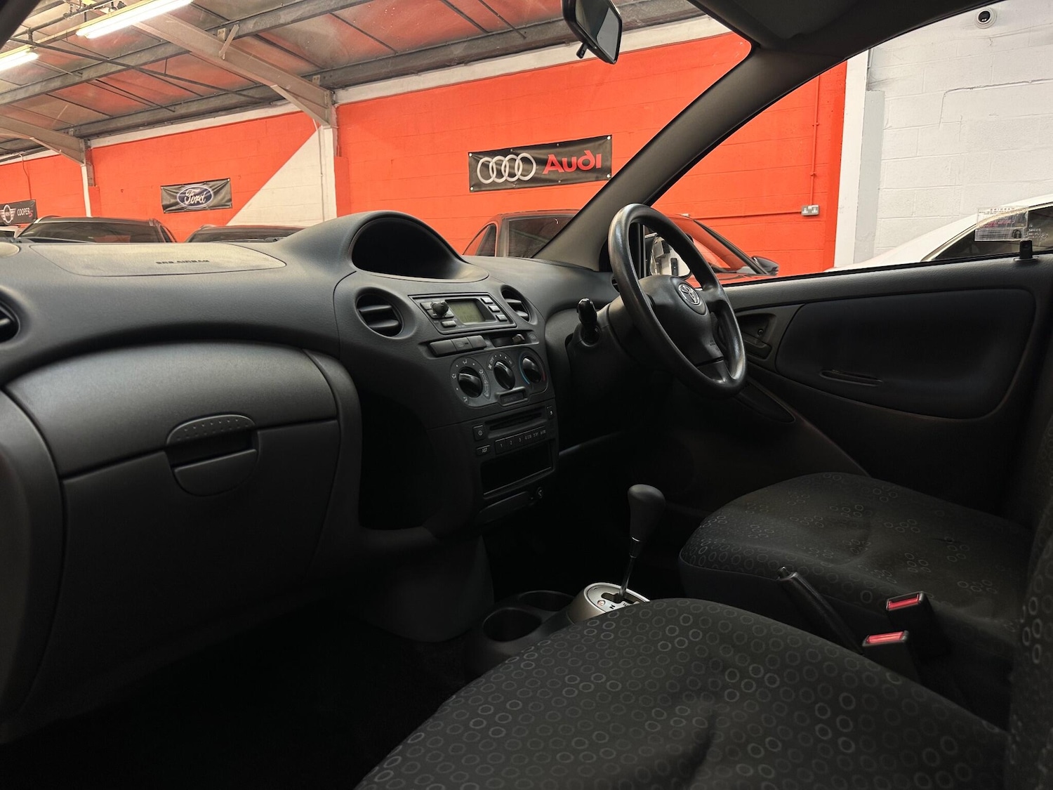 Used Toyota Yaris 2005 for sale - 76377868: Photo 13
