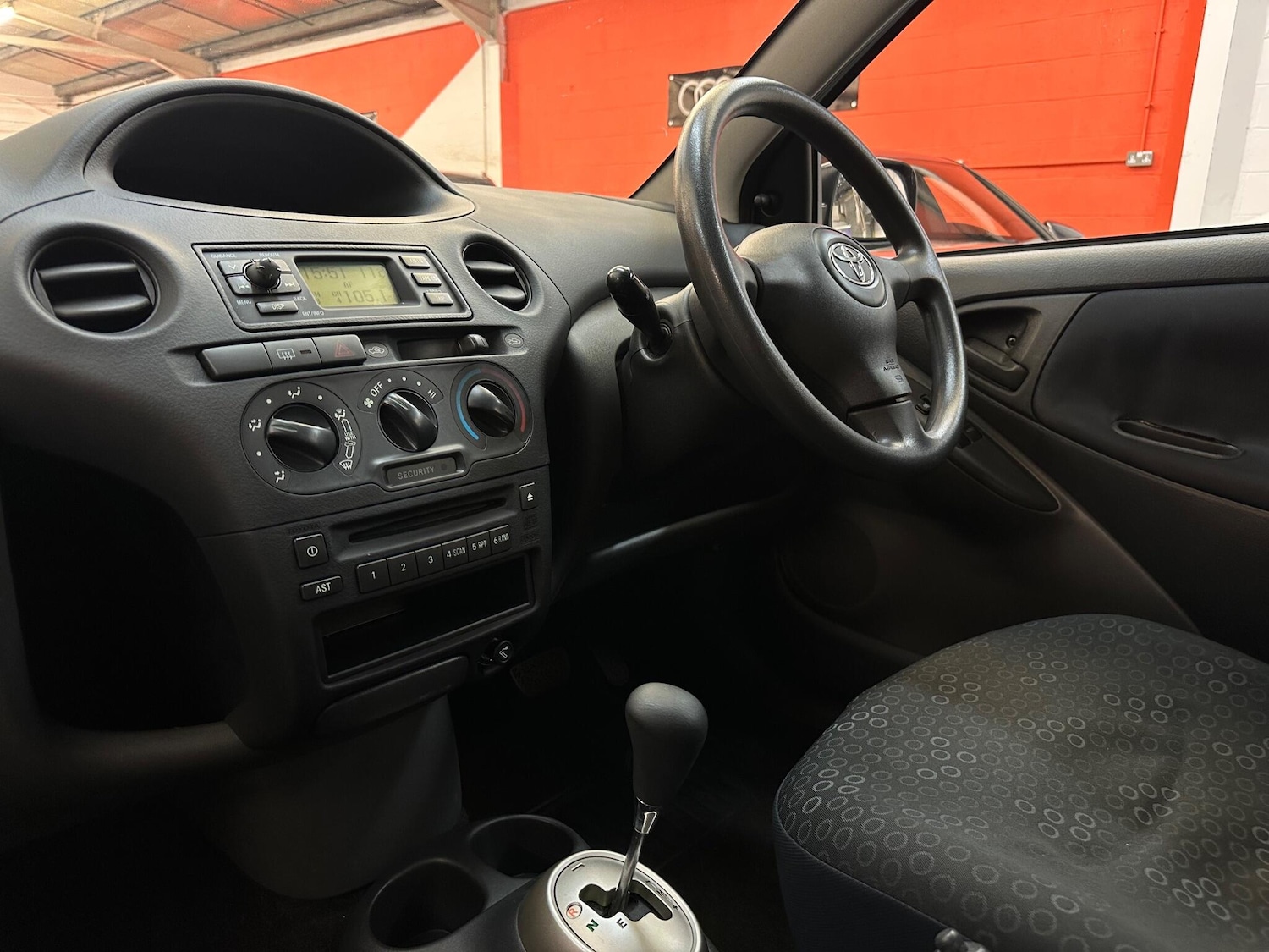 Used Toyota Yaris 2005 for sale - 76377868: Photo 24