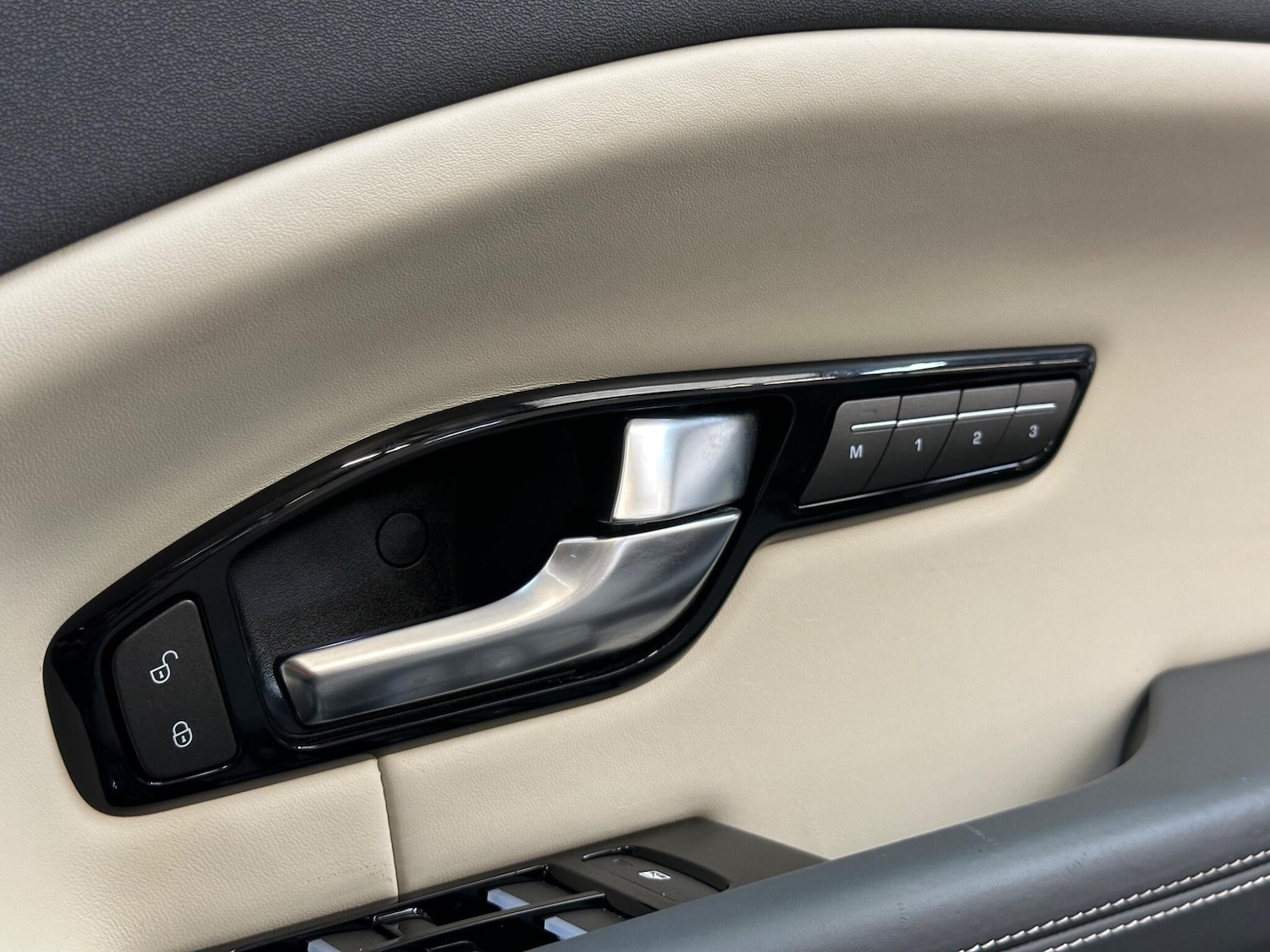 Used Land Rover Range Rover Evoque 2017 for sale - 77049857: Photo 35