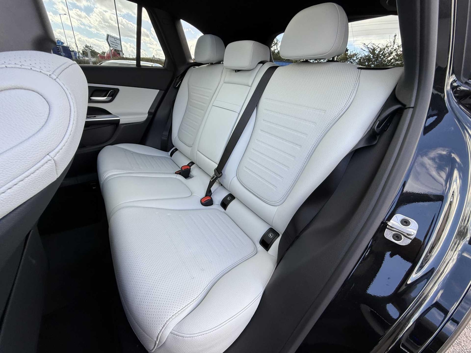 Used Mercedes-Benz GLC 2025 for sale - 78007442: Photo 8