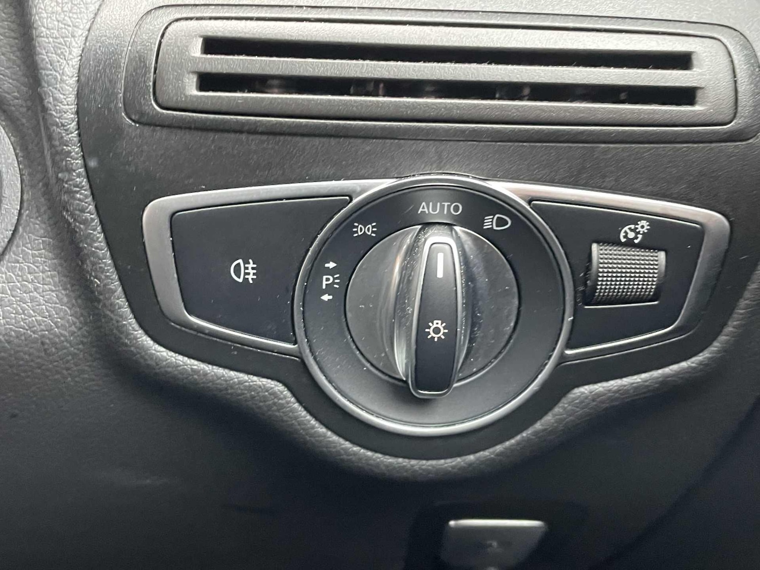 Used Mercedes-Benz GLC 2022 for sale - 77611439: Photo 36