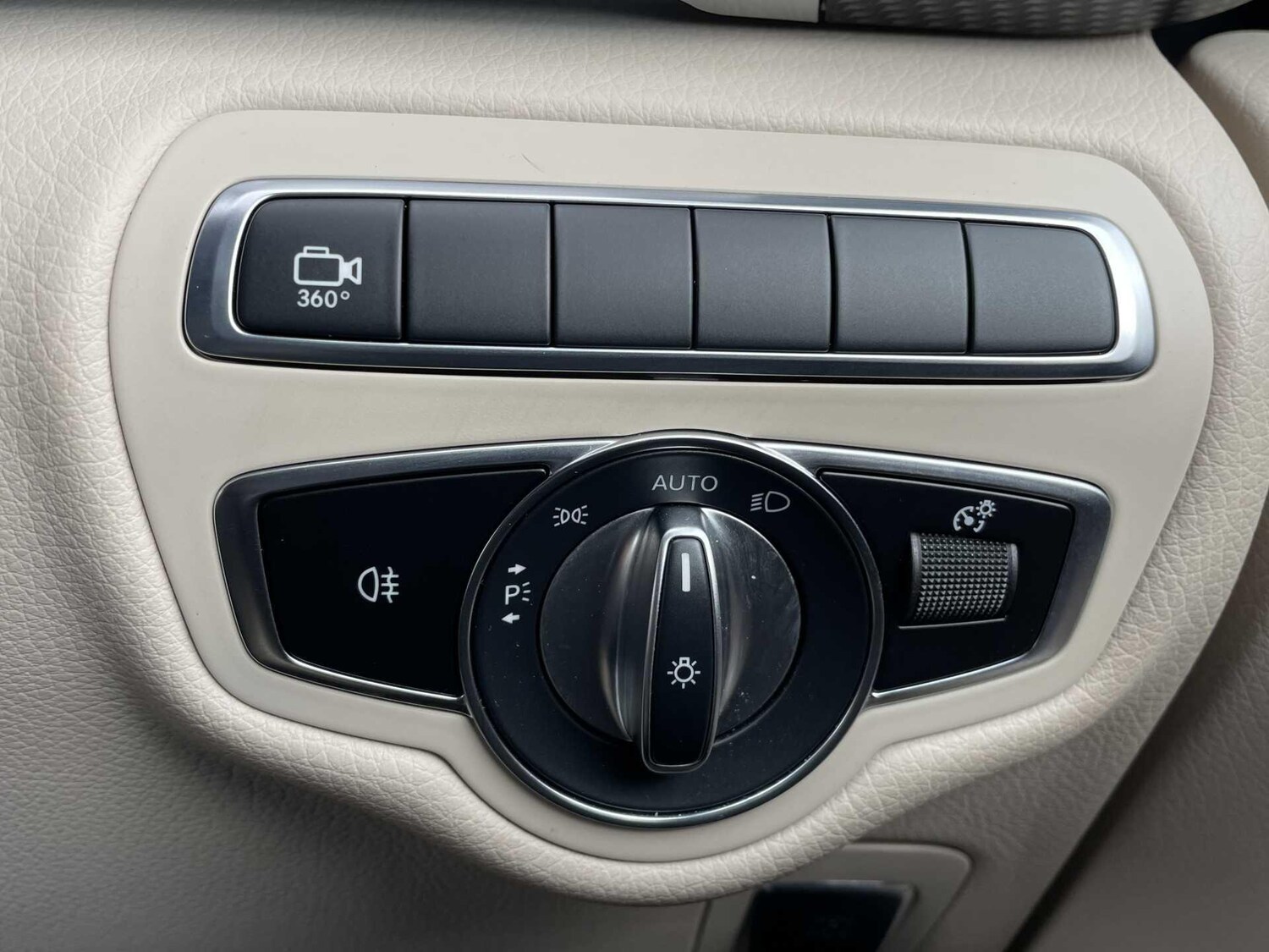 Used Mercedes-Benz V-Class 2023 for sale - 78006549: Photo 37