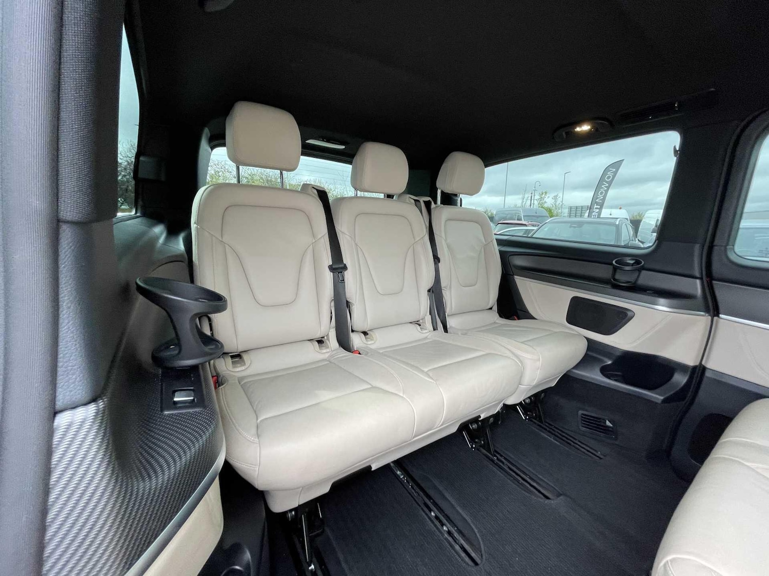 Used Mercedes-Benz V-Class 2023 for sale - 78006549: Photo 8