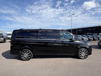 Used Mercedes-Benz V-Class 2025 for sale - 78539326: Photo
