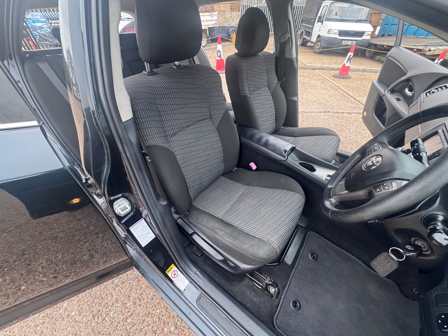 Used Toyota Avensis 2011 for sale - 77485091: Photo 62