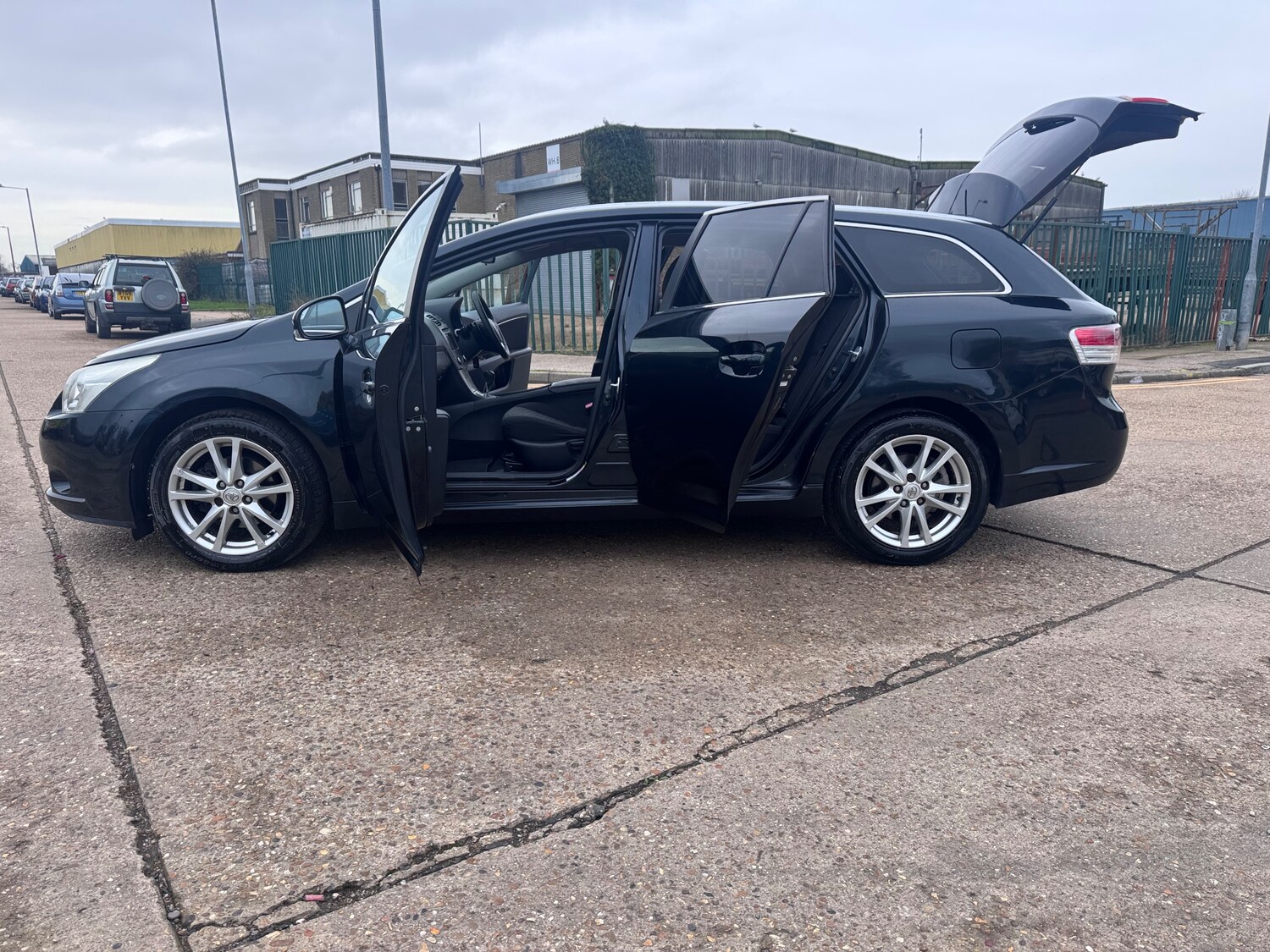 Used Toyota Avensis 2011 for sale - 77485091: Photo 78