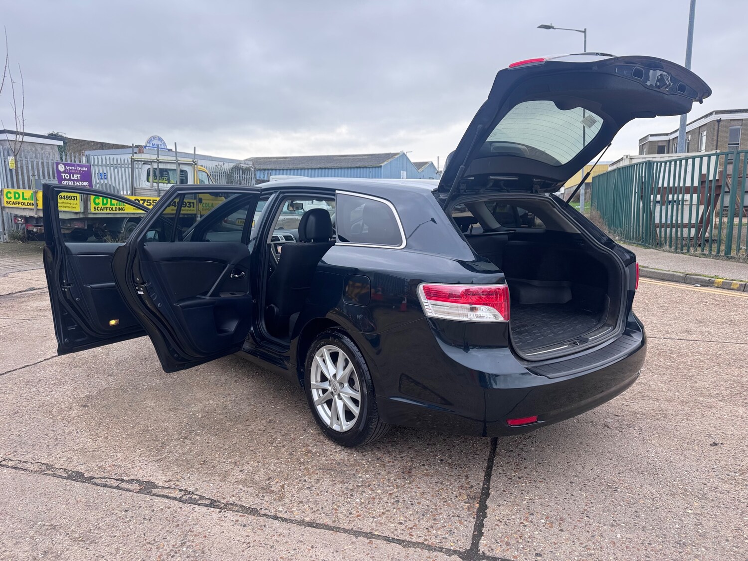 Used Toyota Avensis 2011 for sale - 77485091: Photo 79