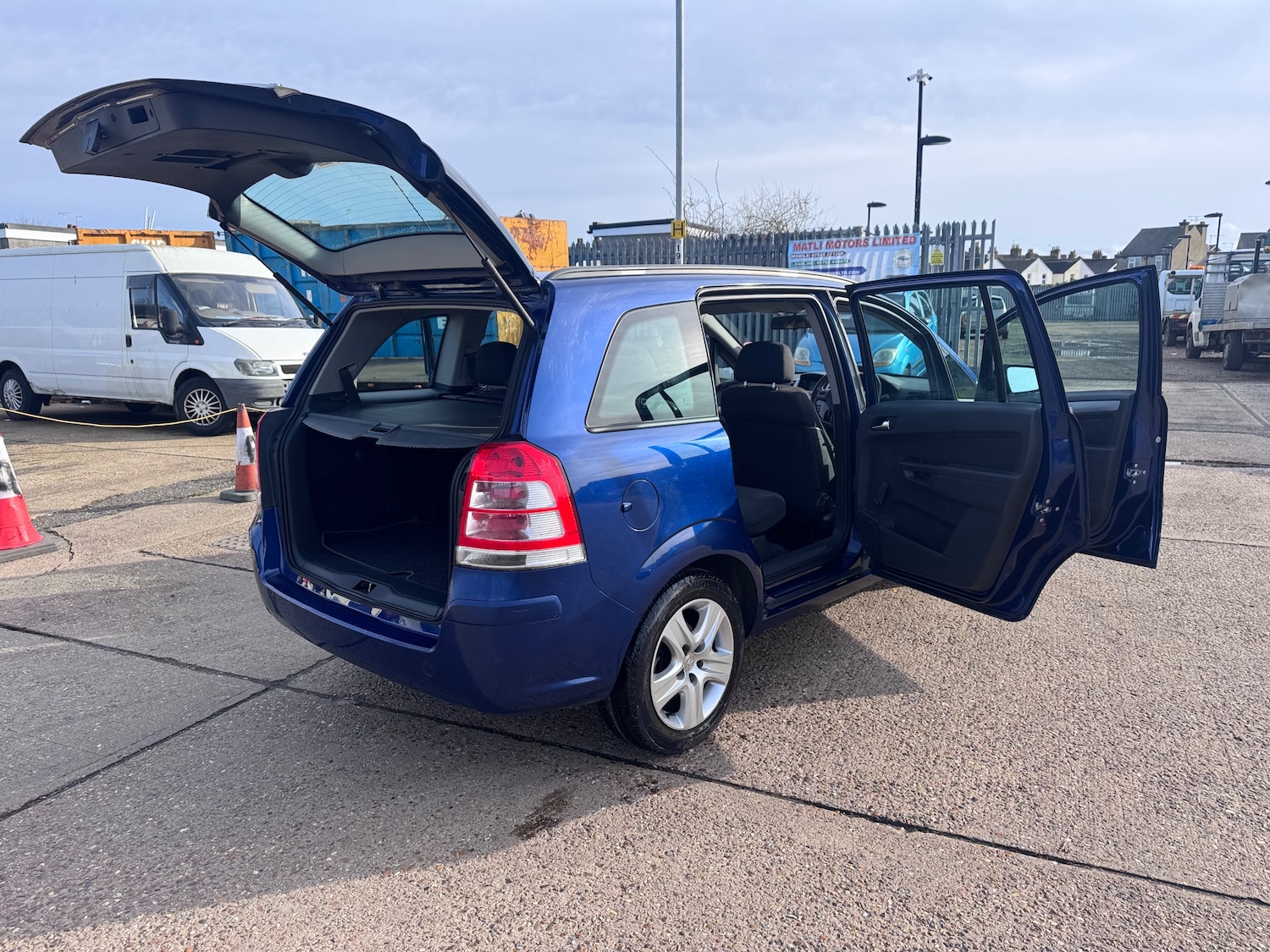 Used Vauxhall Zafira 2010 for sale - 77660477: Photo 75