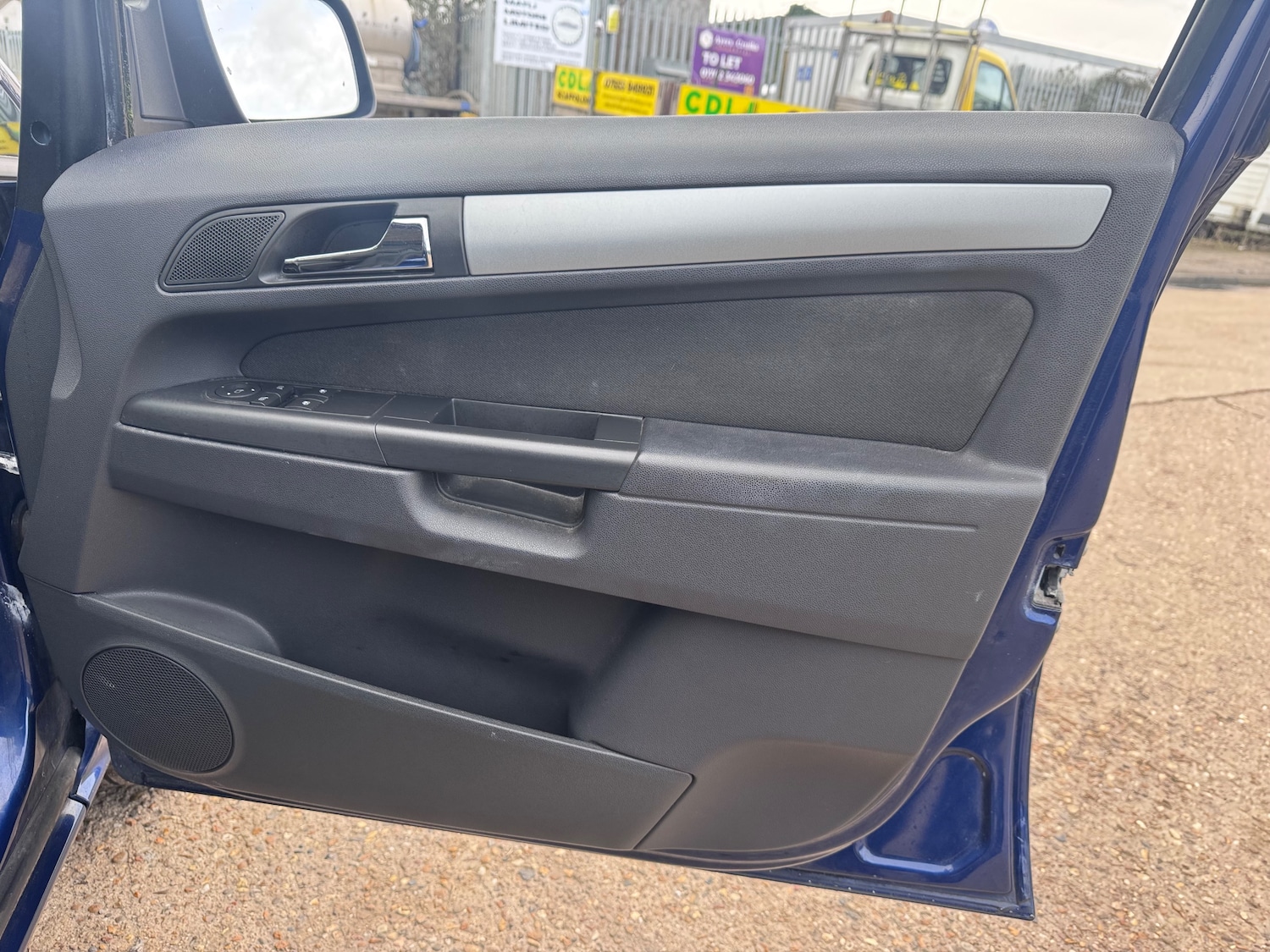 Used Vauxhall Zafira 2010 for sale - 77638301: Photo 65