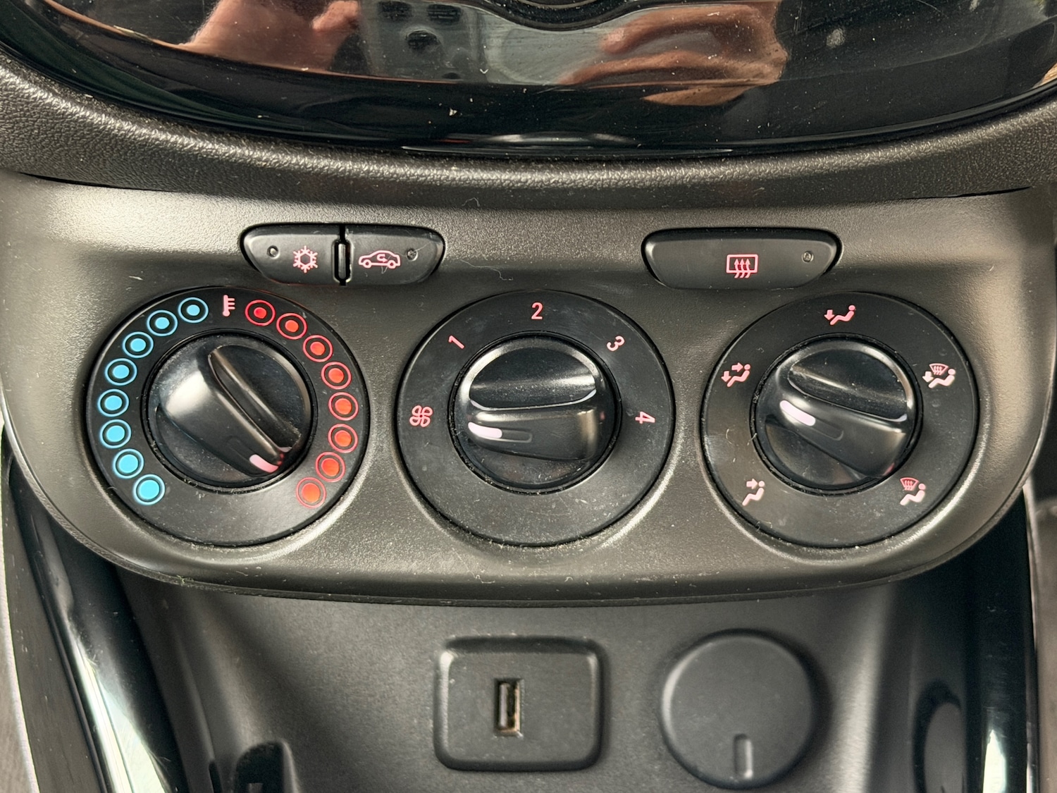 Used Vauxhall ADAM 2017 for sale - 77006472: Photo 11