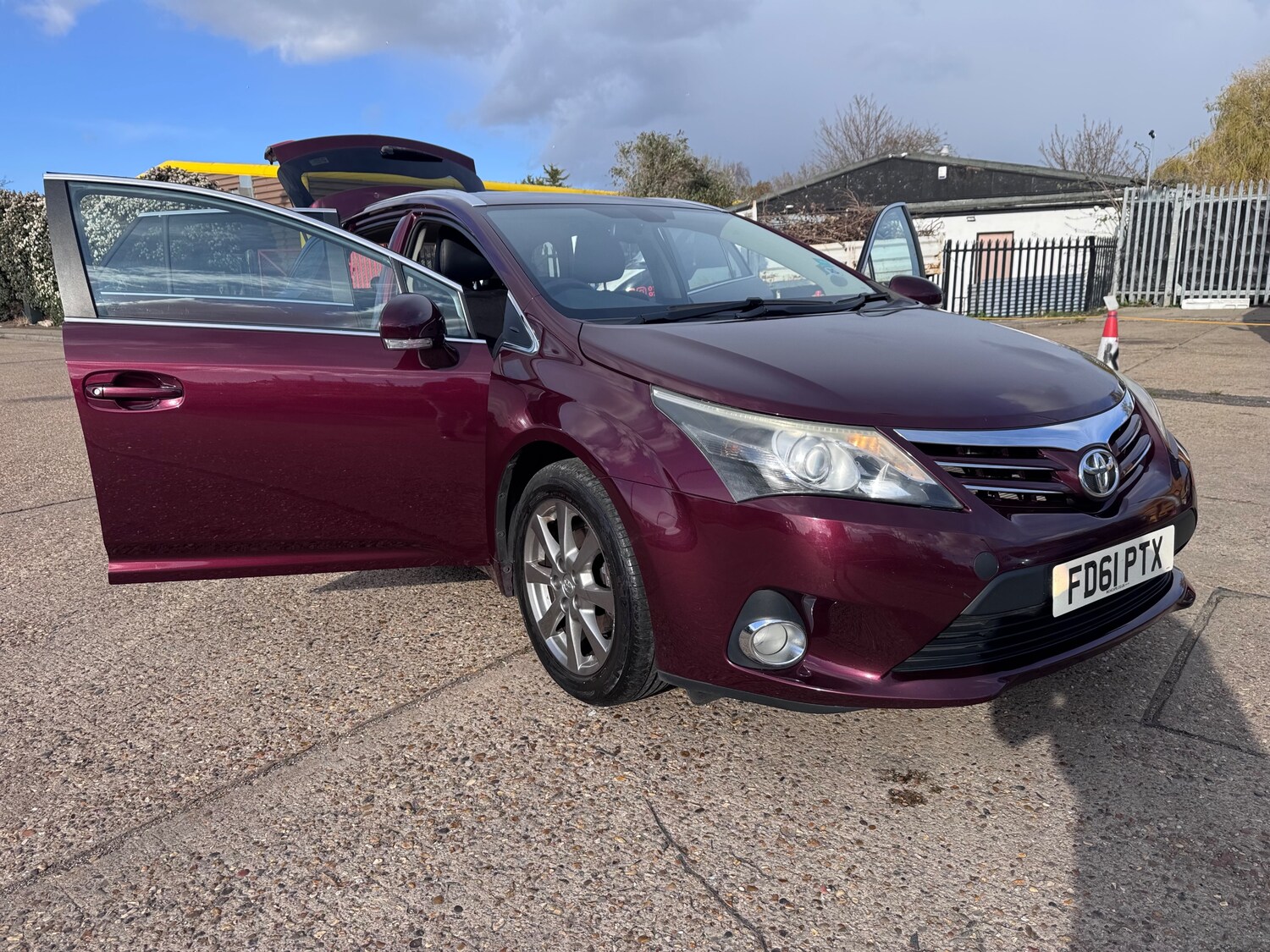 Used Toyota Avensis 2012 for sale - 78022383: Photo 73