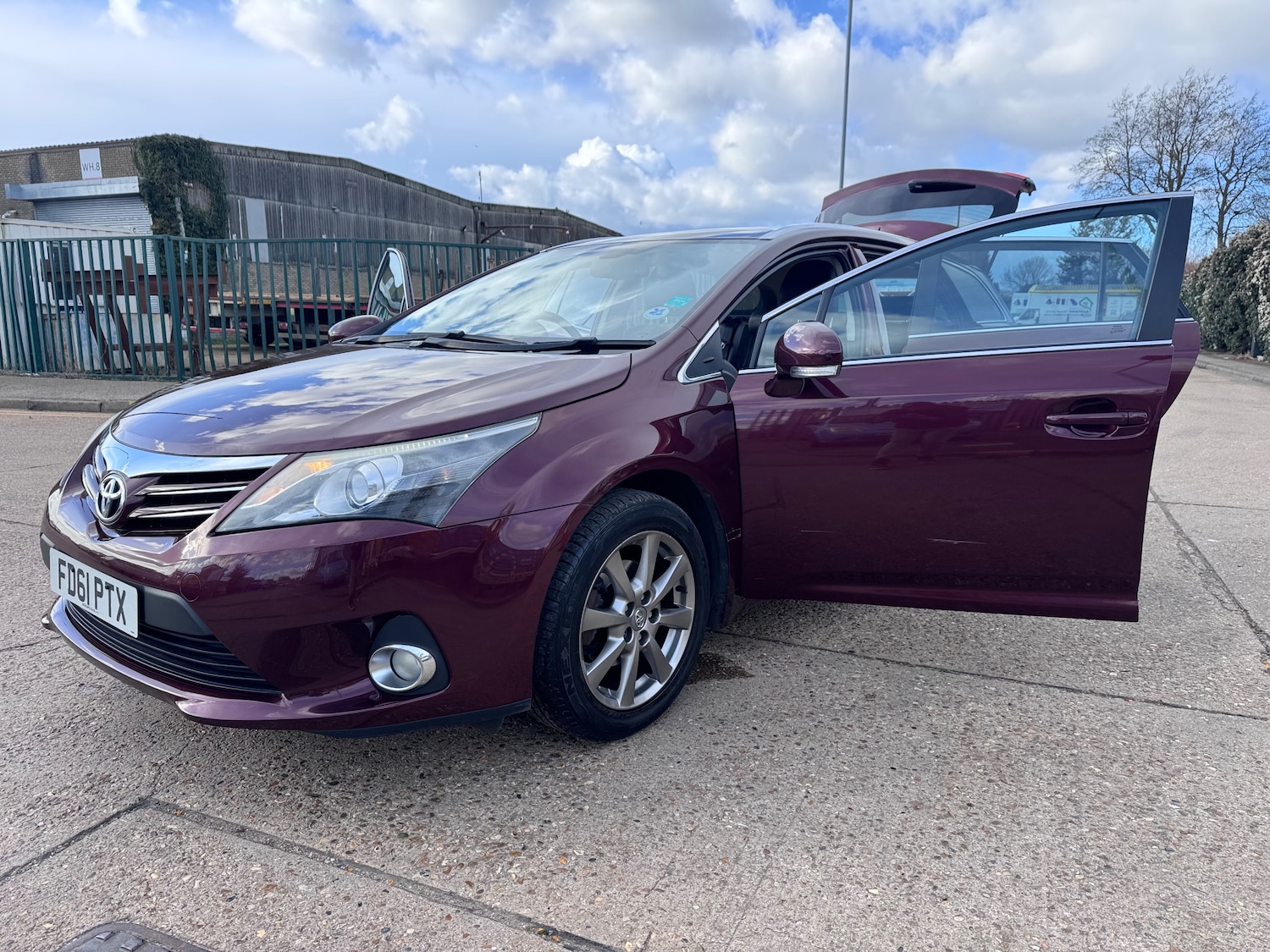 Used Toyota Avensis 2012 for sale - 78022383: Photo 75