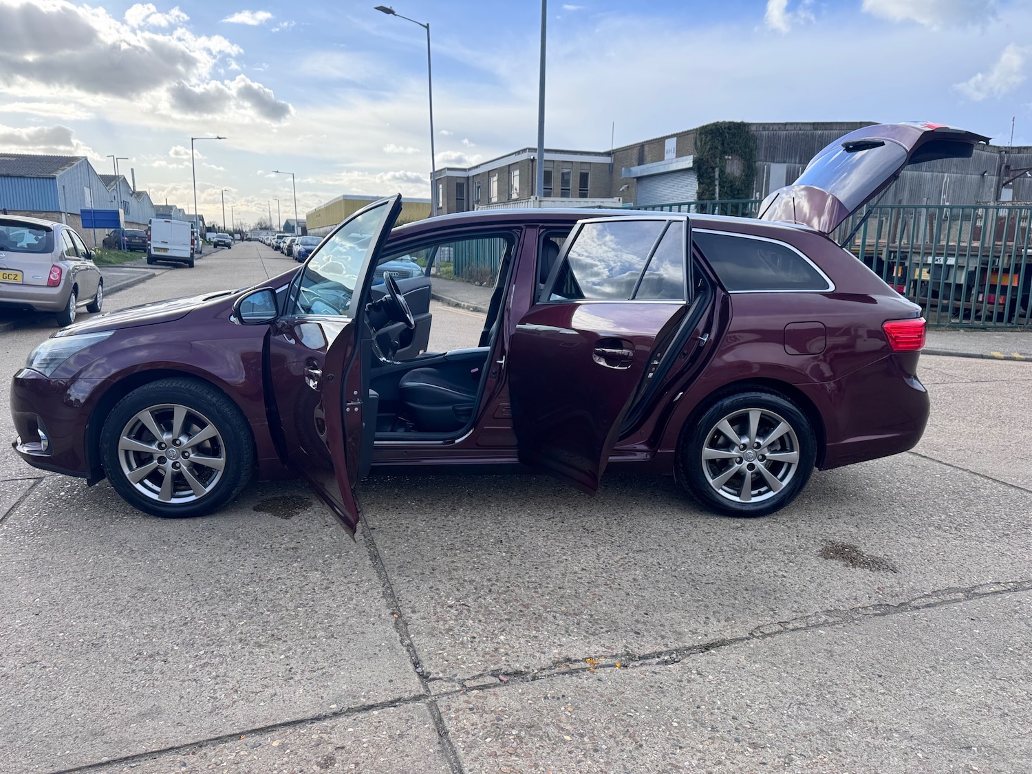 Used Toyota Avensis 2012 for sale - 78022383: Photo 77