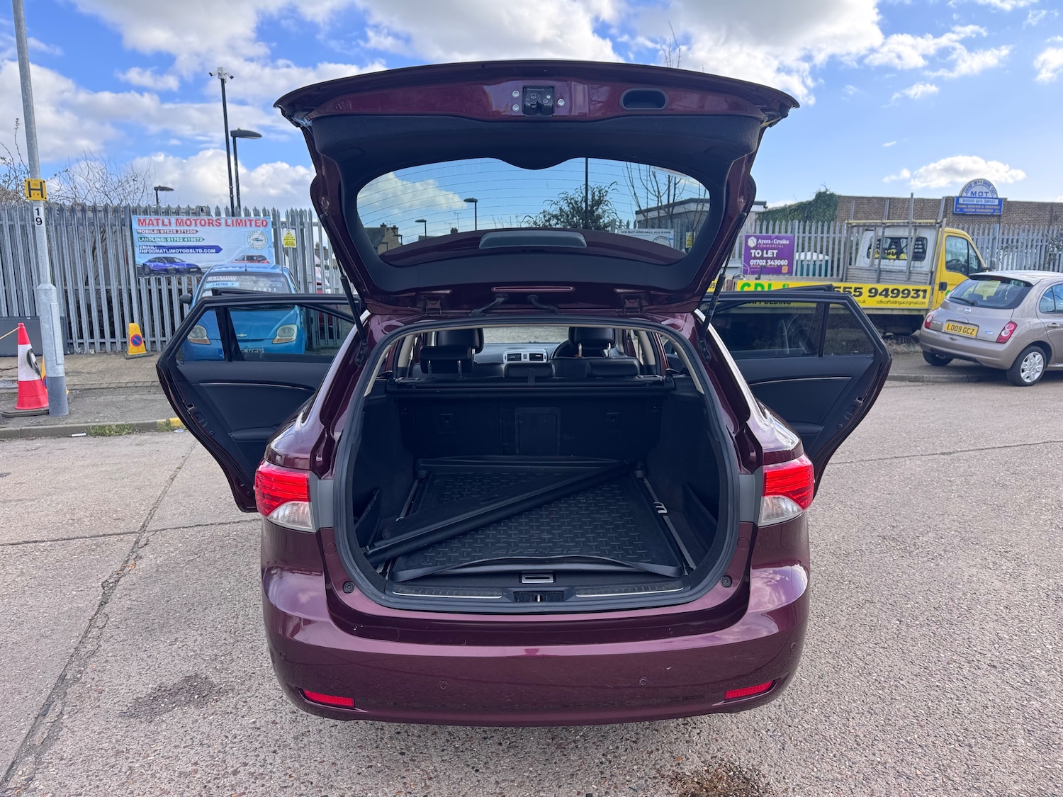 Used Toyota Avensis 2012 for sale - 78022383: Photo 79