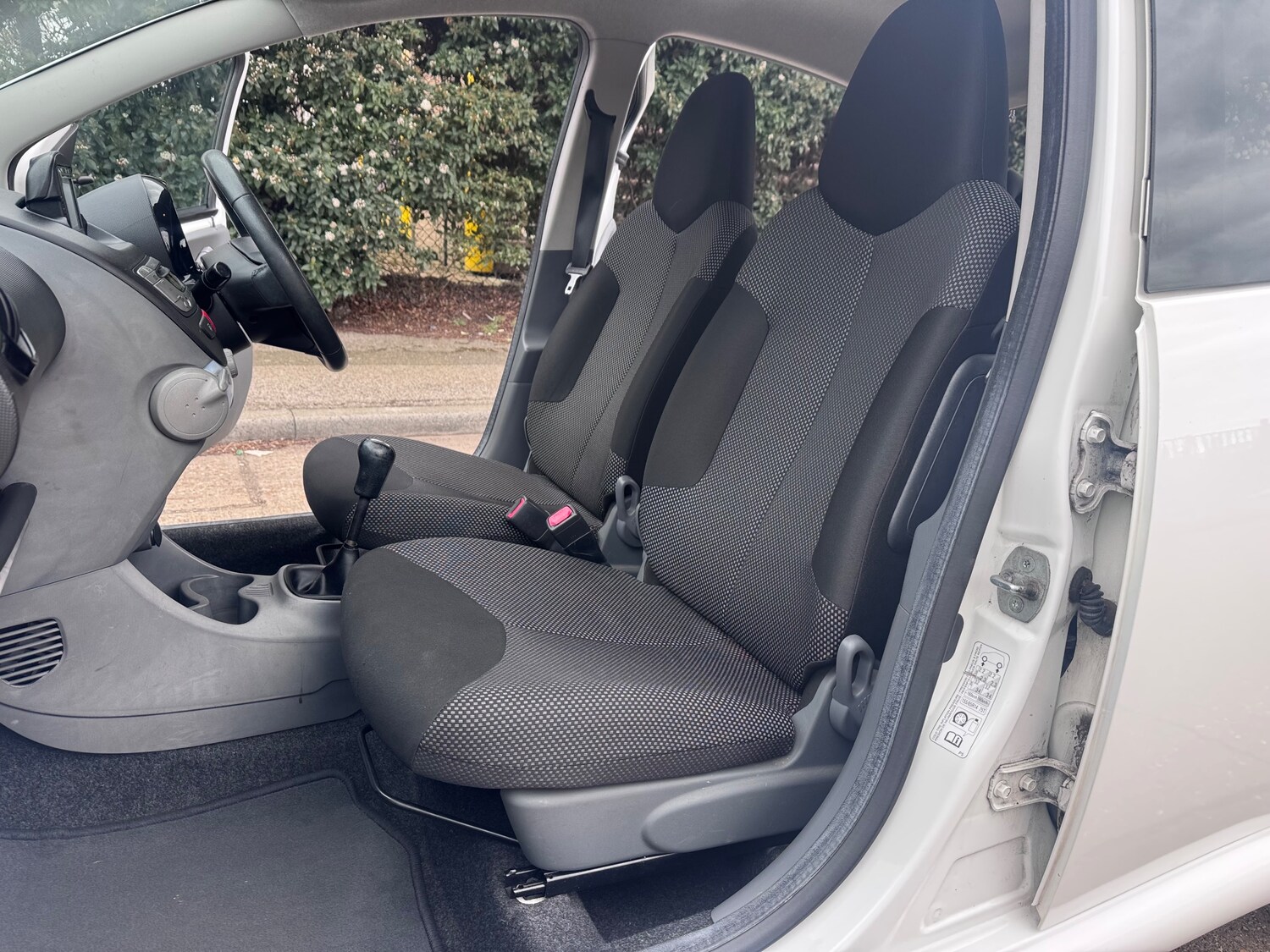 Used Toyota AYGO 2011 for sale - 78063571: Photo 27