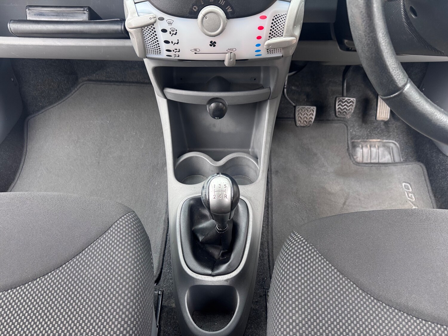 Used Toyota AYGO 2011 for sale - 78063571: Photo 38