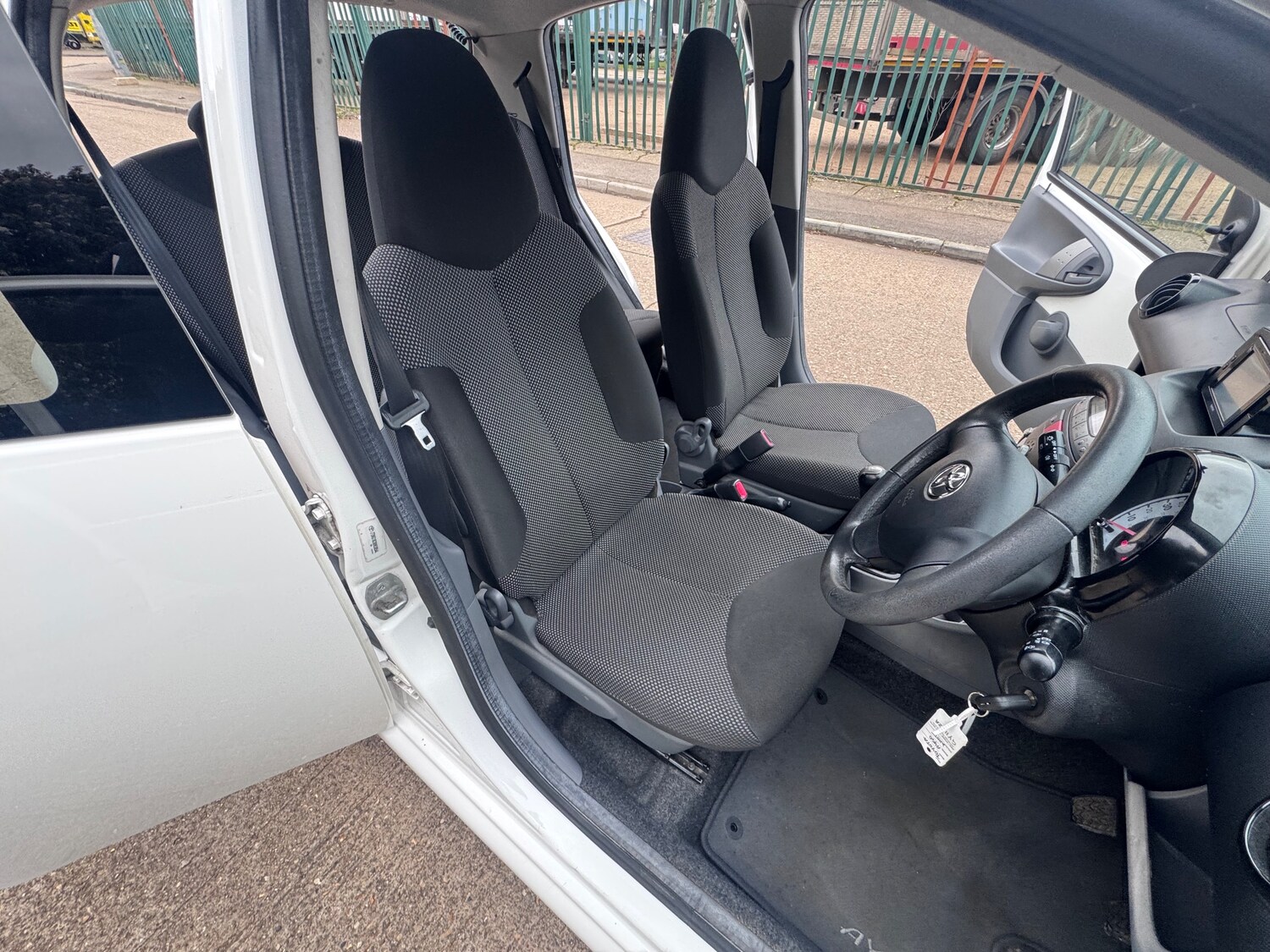 Used Toyota AYGO 2011 for sale - 78063571: Photo 48