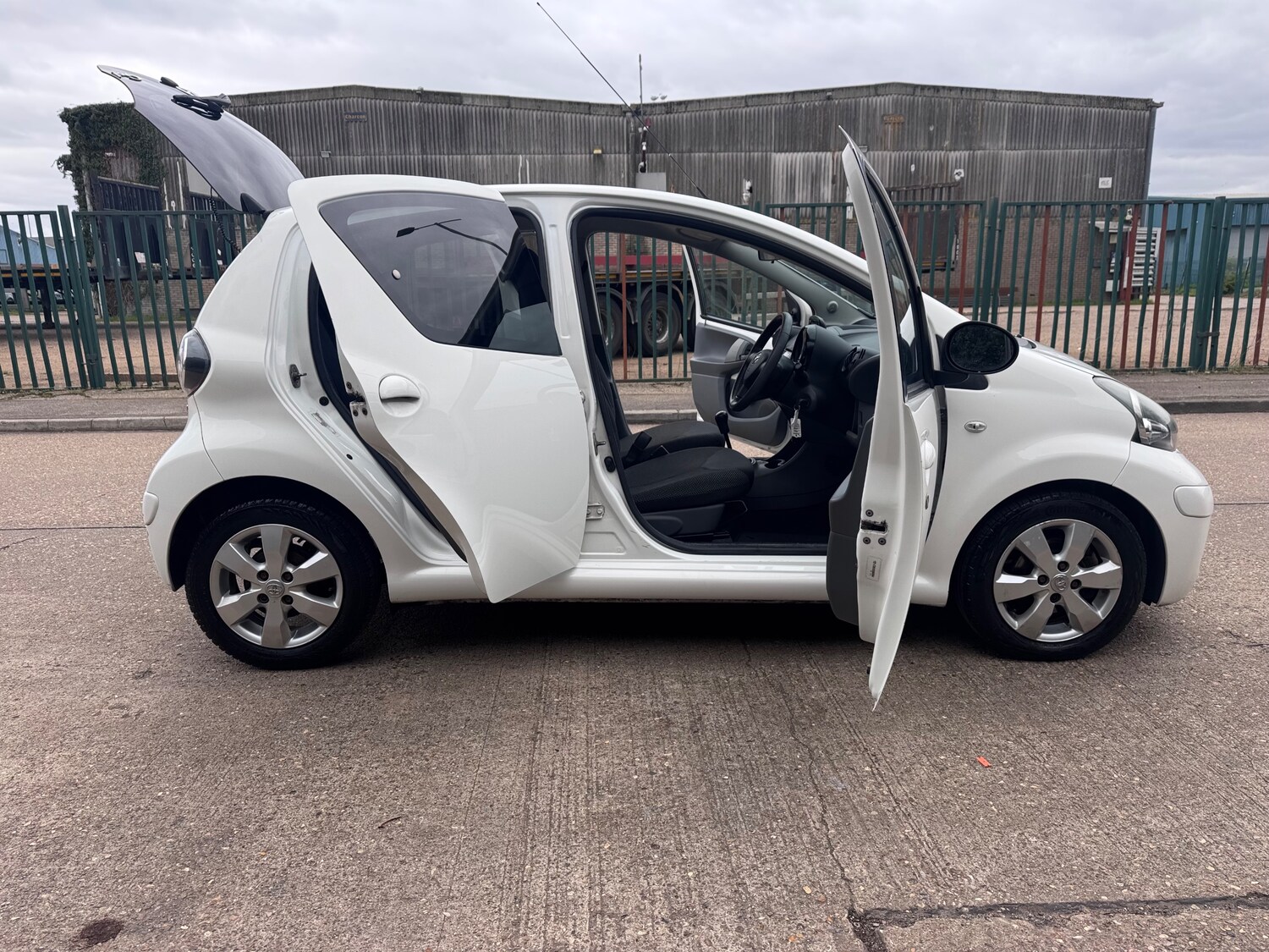 Used Toyota AYGO 2011 for sale - 78063571: Photo 63