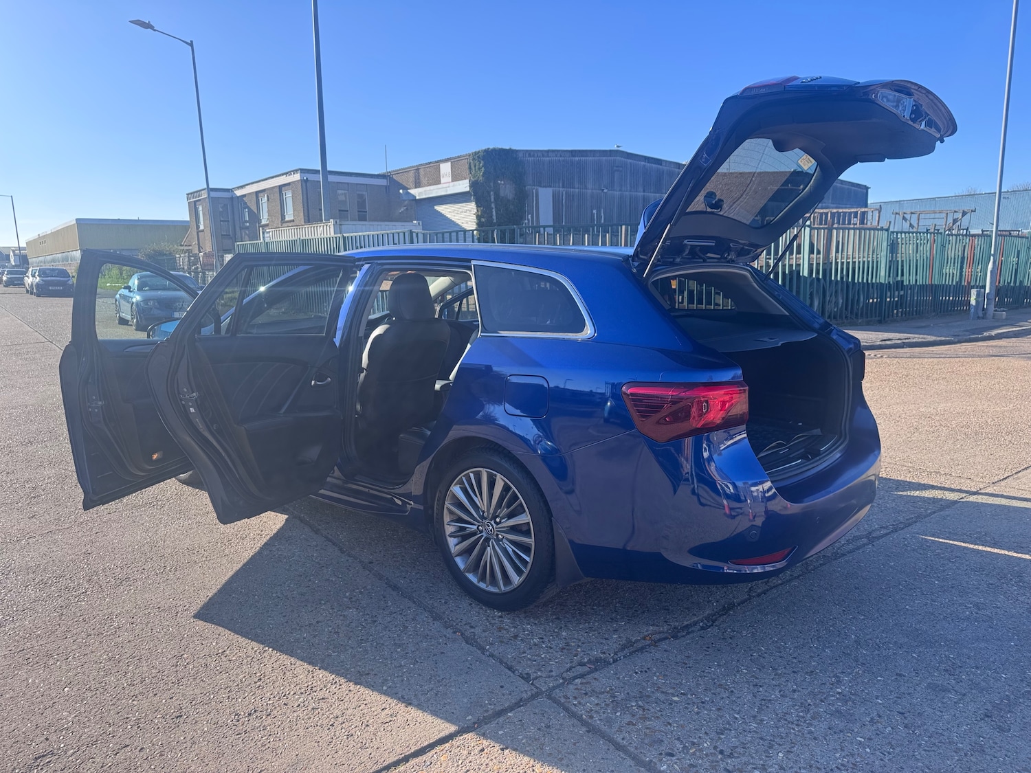 Used Toyota Avensis 2016 for sale - 77979114: Photo 80