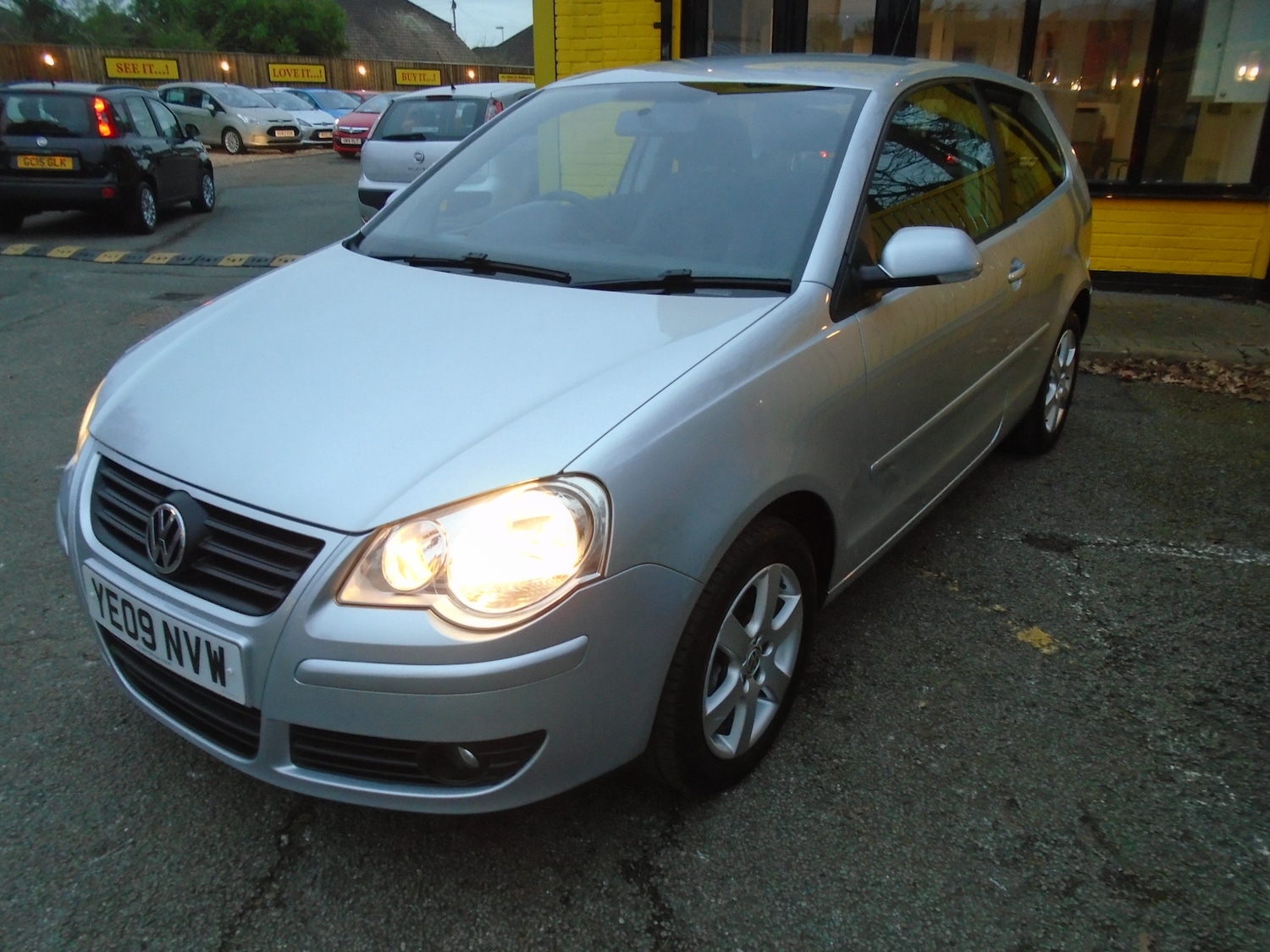 Used Volkswagen Polo 2009 for sale - 76569274: Photo 2