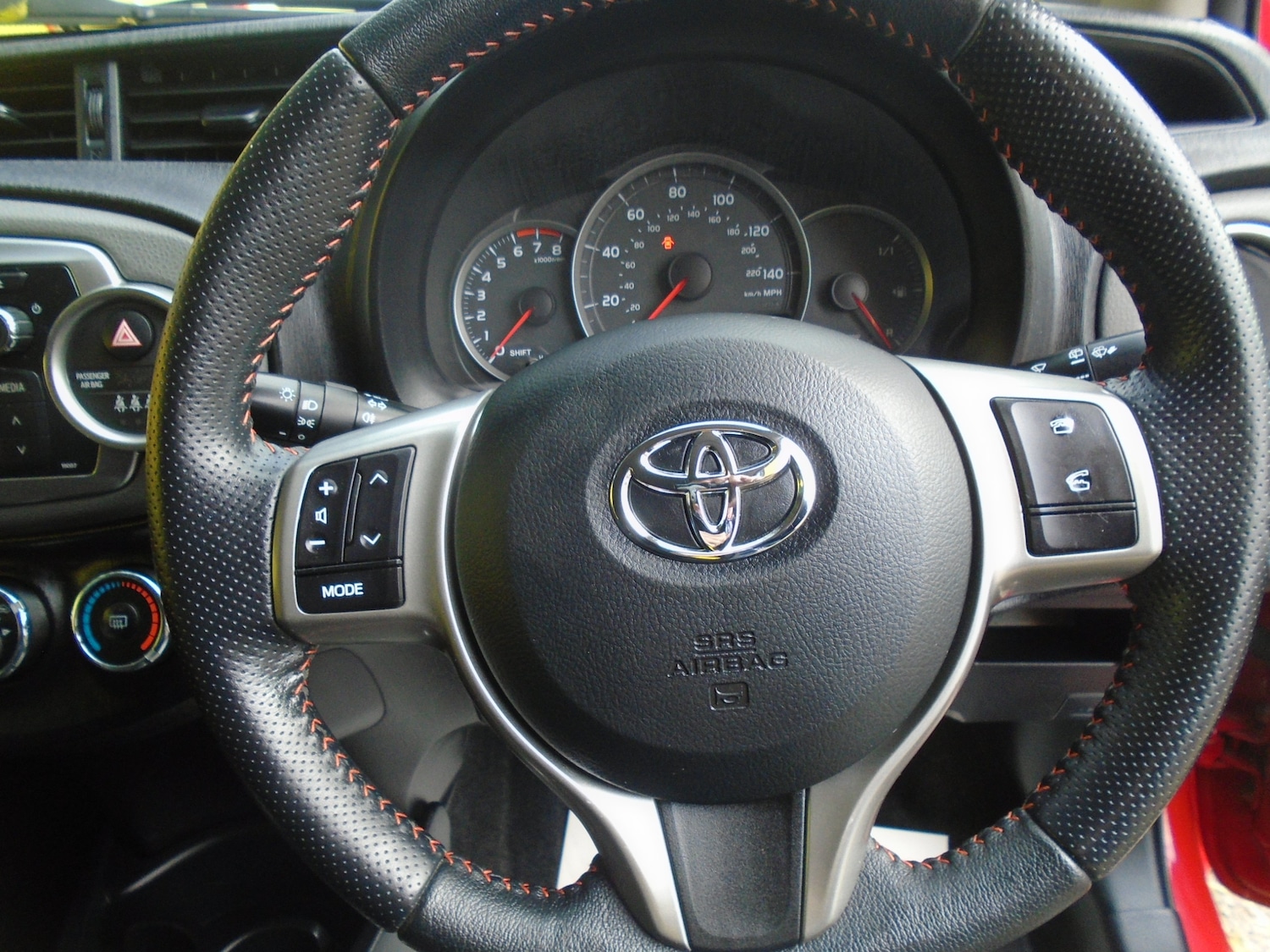 Used Toyota Yaris 2011 for sale - 76334585: Photo 8