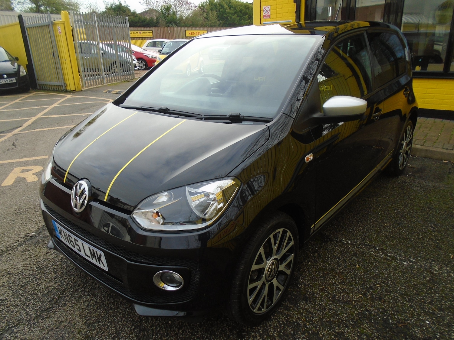 Used Volkswagen up! 2015 for sale - 77820077: Photo 2