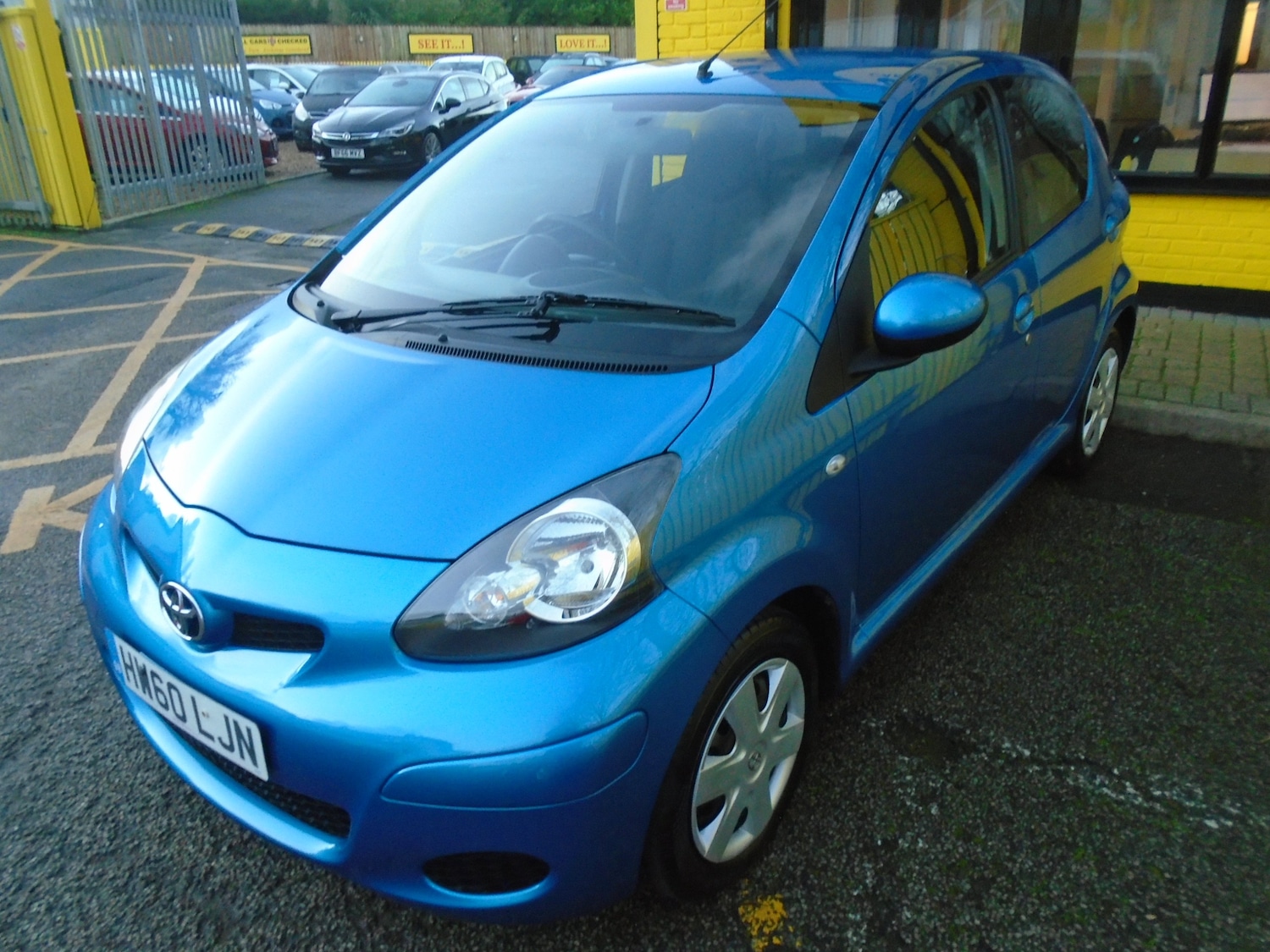 Used Toyota AYGO 2011 for sale - 77012000: Photo 2