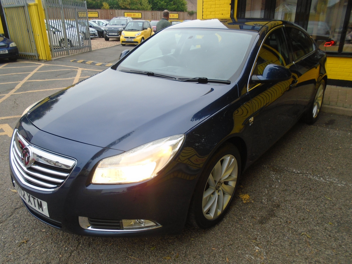 Used Vauxhall Insignia 2012 for sale - 76281112: Photo 2