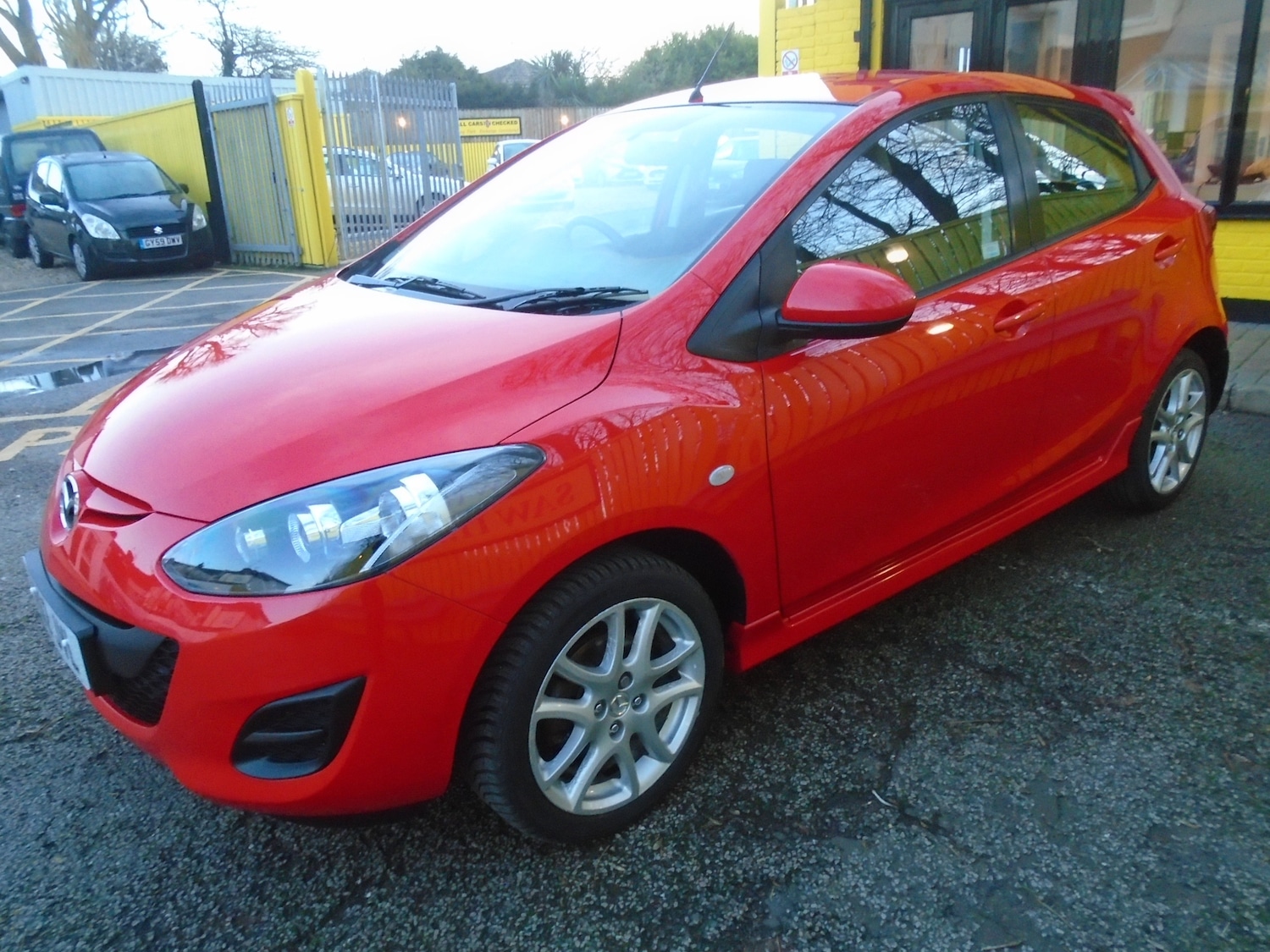 Used Mazda Mazda2 2012 for sale - 77262860: Photo 2