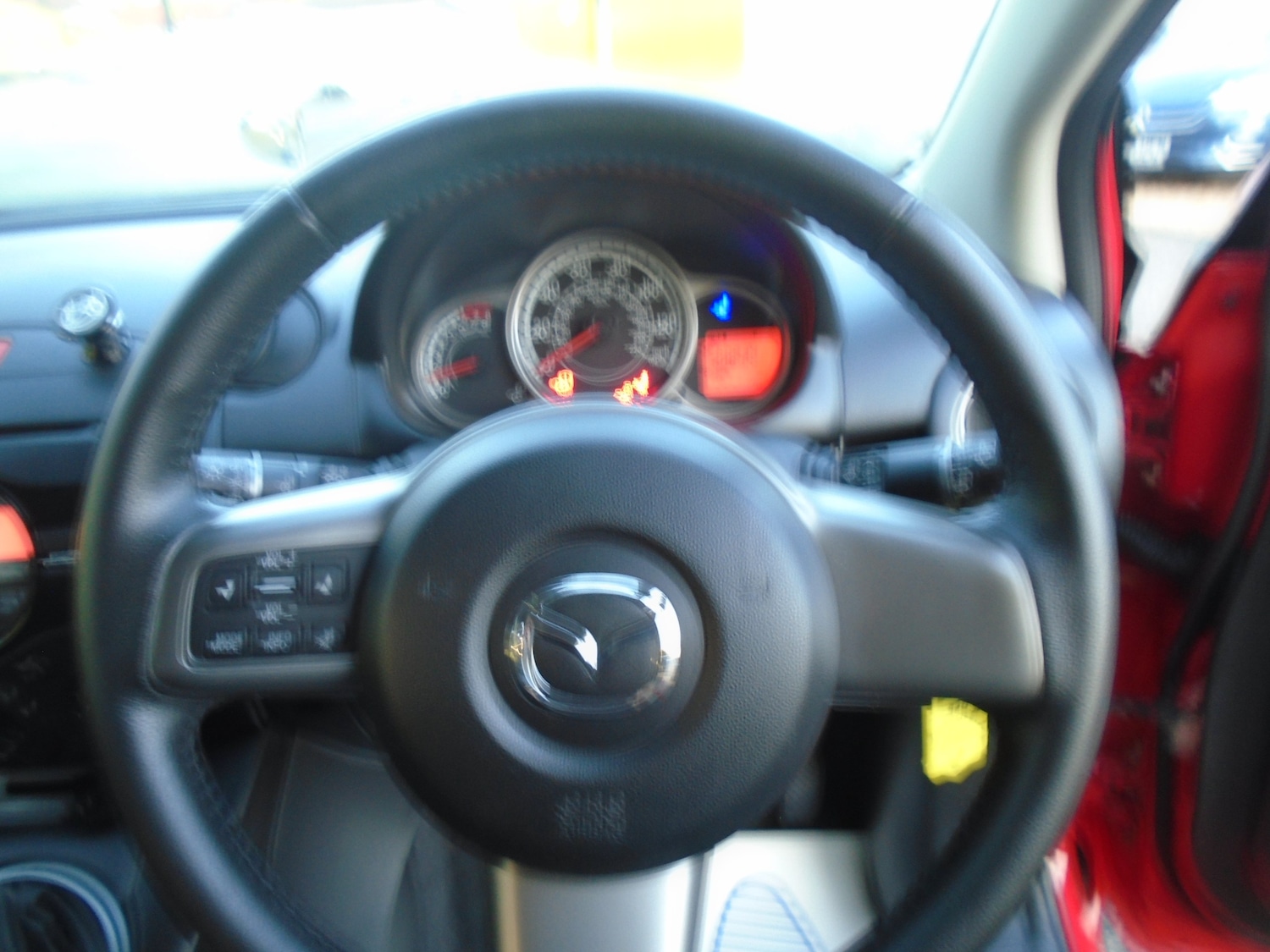 Used Mazda Mazda2 2012 for sale - 77262860: Photo 8