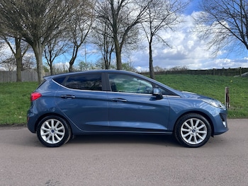 Used Ford Fiesta 2019 for sale - 77877777: Photo