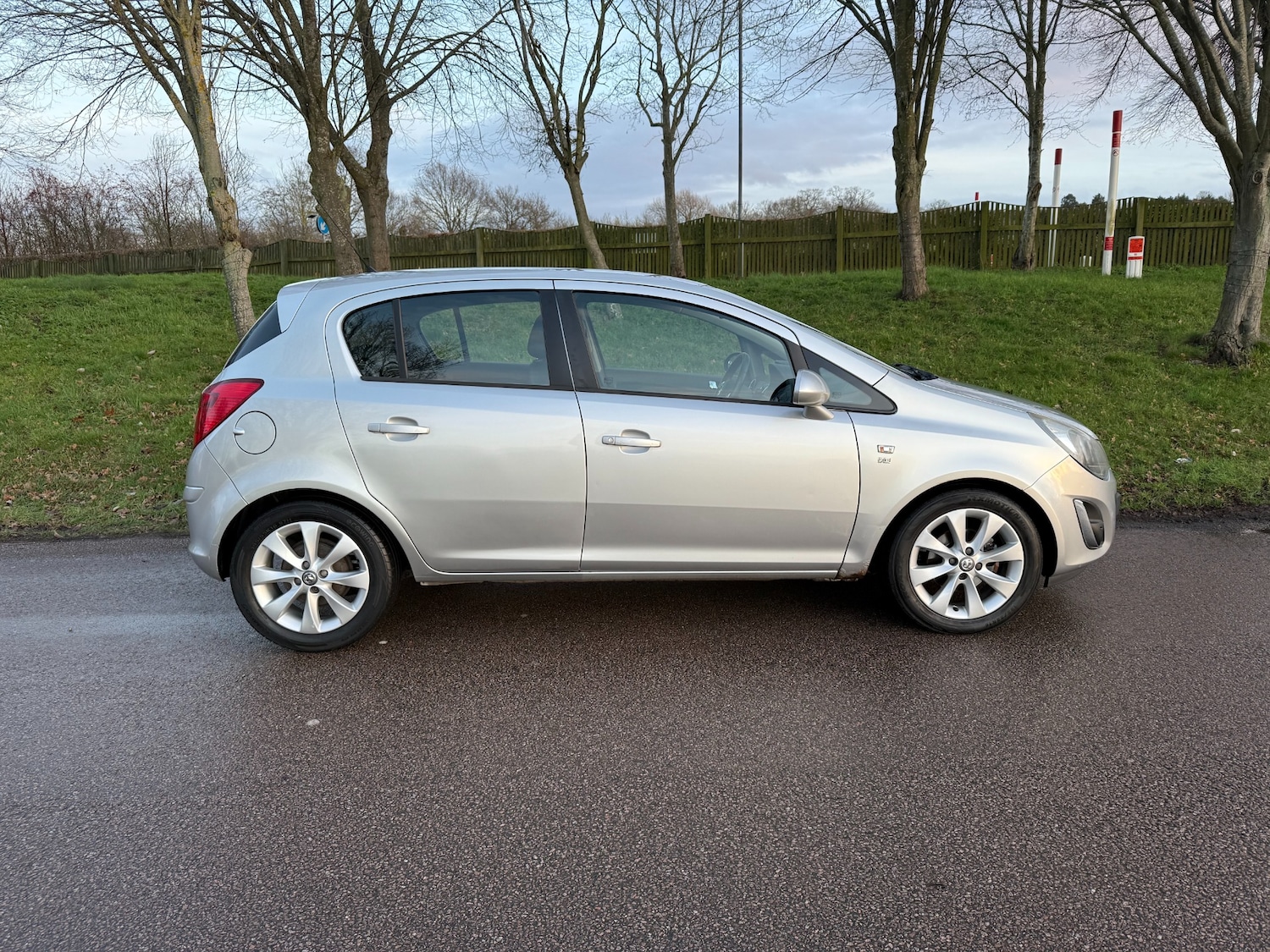 Used Vauxhall Corsa 2014 for sale - 77234644: Photo 2
