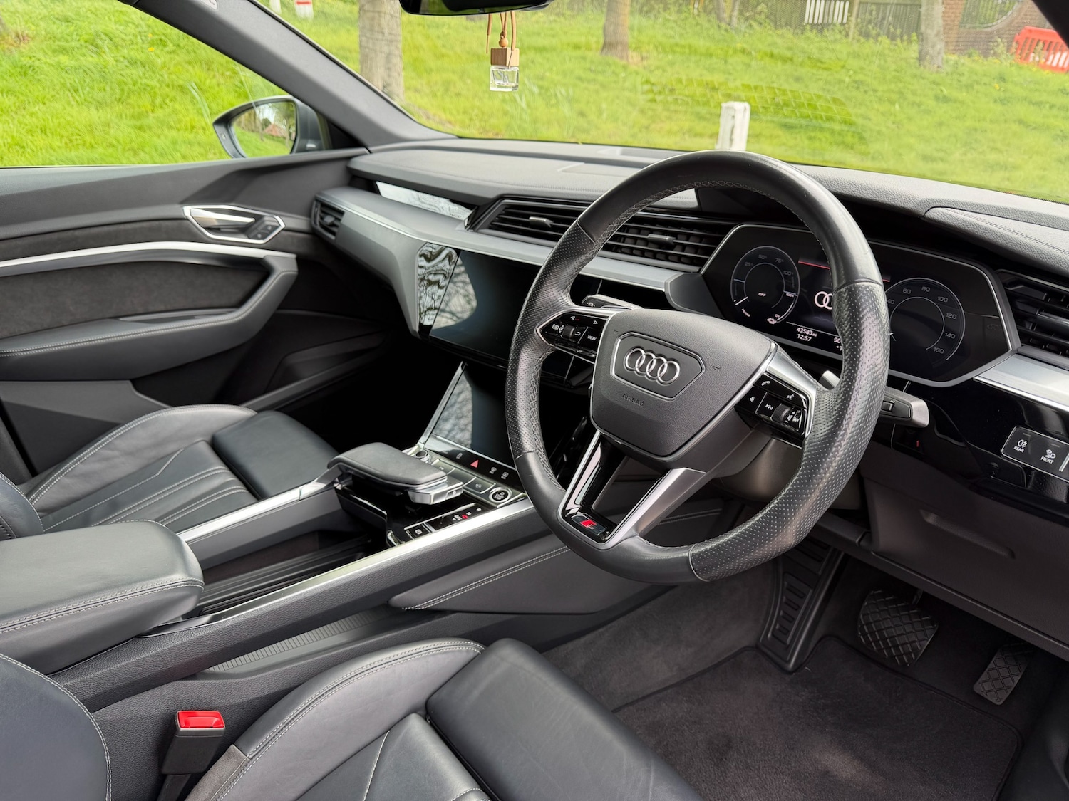 Used Audi e-tron 2021 for sale - 77675631: Photo 14