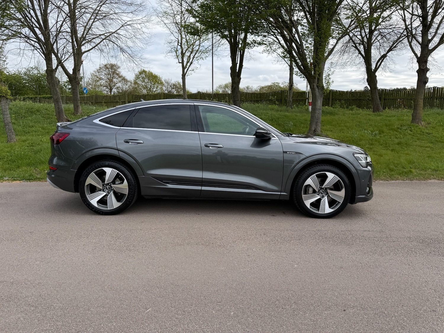 Used Audi e-tron 2021 for sale - 77675631: Photo 2