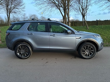 Used Land Rover Discovery Sport 2017 for sale - 77504399: Photo