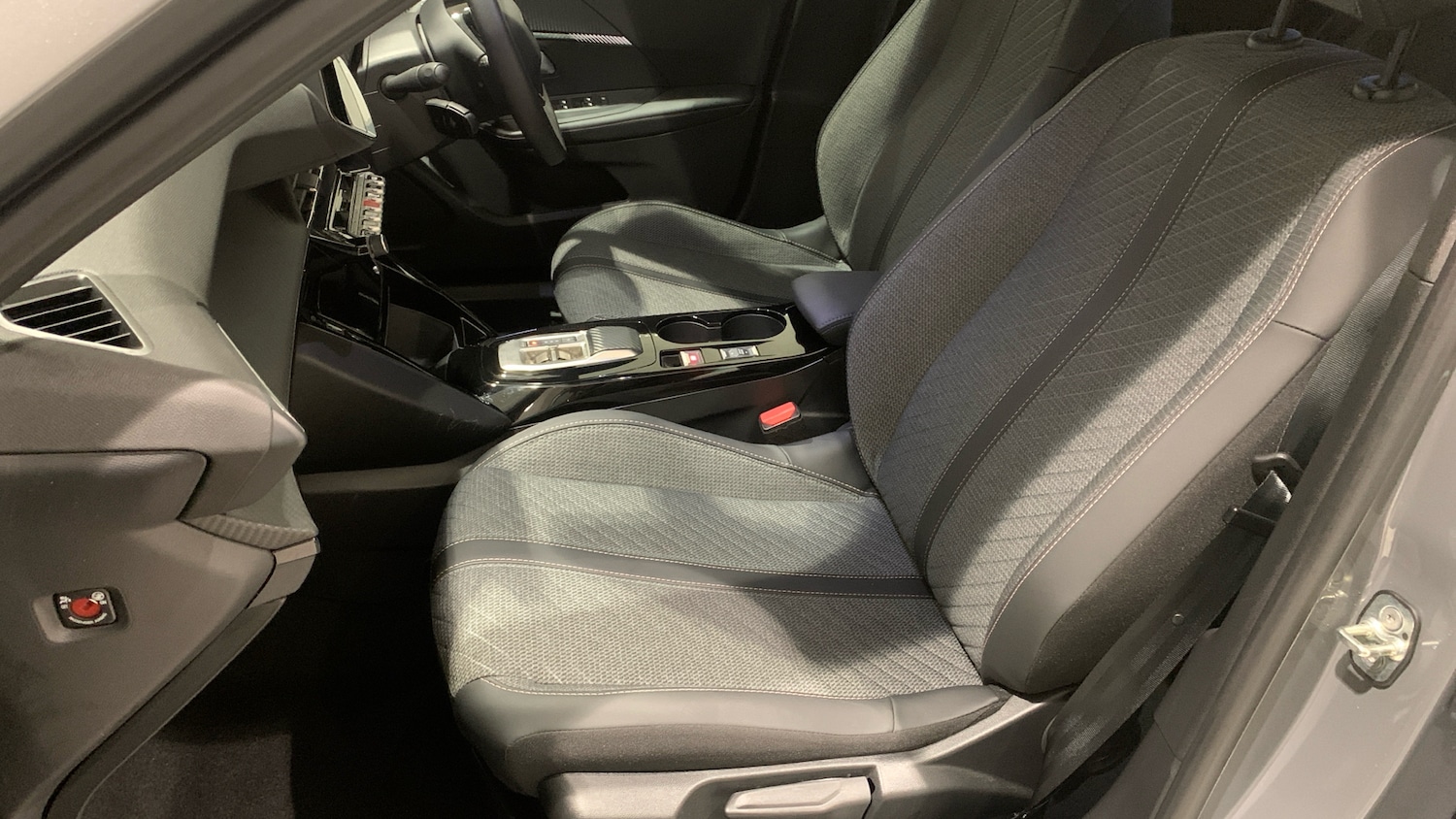 Used Peugeot 2008 2025 for sale - 76634736: Photo 34