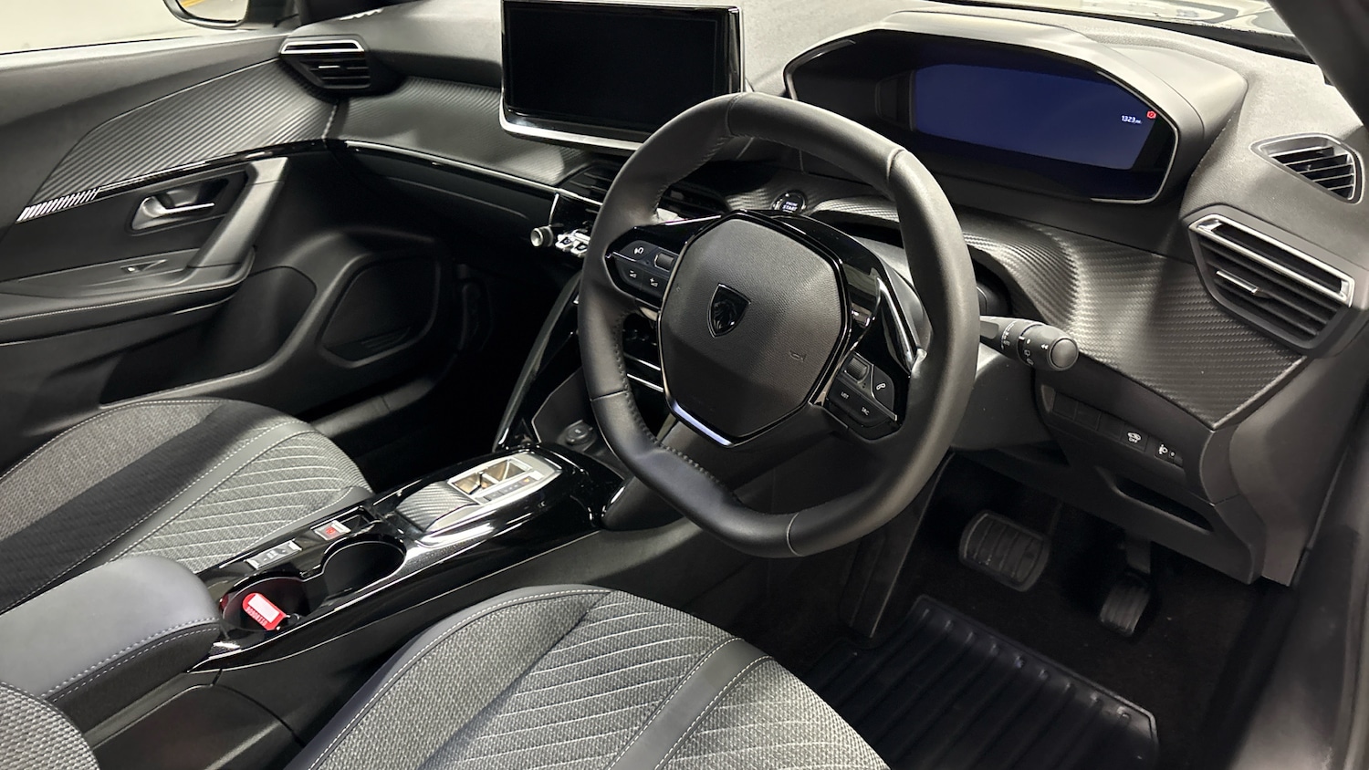 Used Peugeot 2008 2025 for sale - 76900059: Photo 11