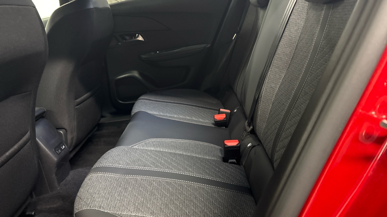 Used Peugeot 2008 2025 for sale - 76977294: Photo 32