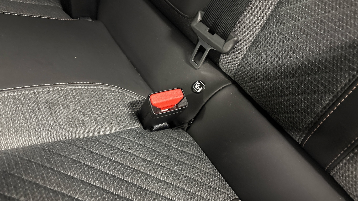 Used Peugeot 2008 2025 for sale - 76856186: Photo 34