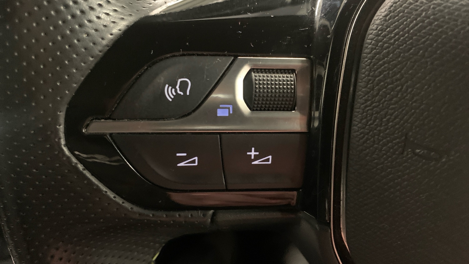 Used Peugeot 2008 2021 for sale - 77075236: Photo 24