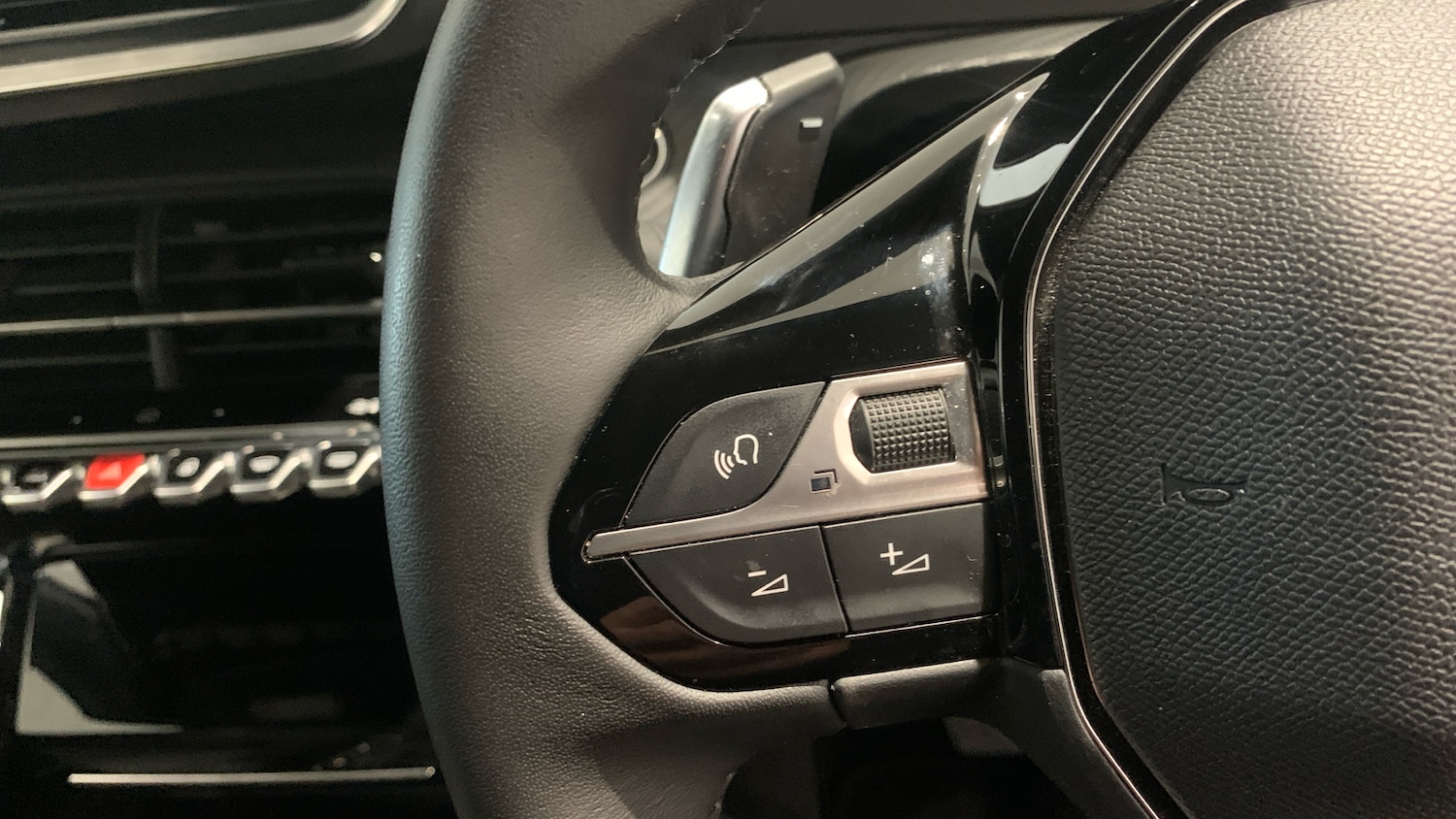 Used Peugeot 2008 2024 for sale - 75929327: Photo 23