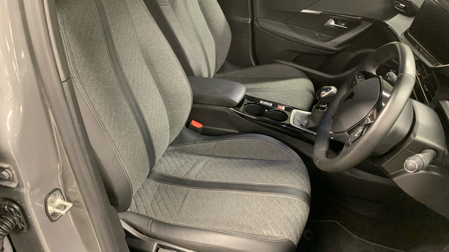 Used Peugeot 2008 2024 for sale - 77599611: Photo 42