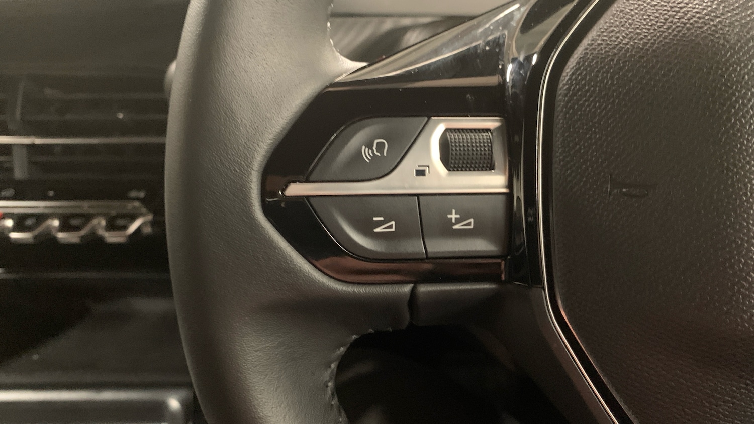 Used Peugeot 2008 2025 for sale - 76914366: Photo 23