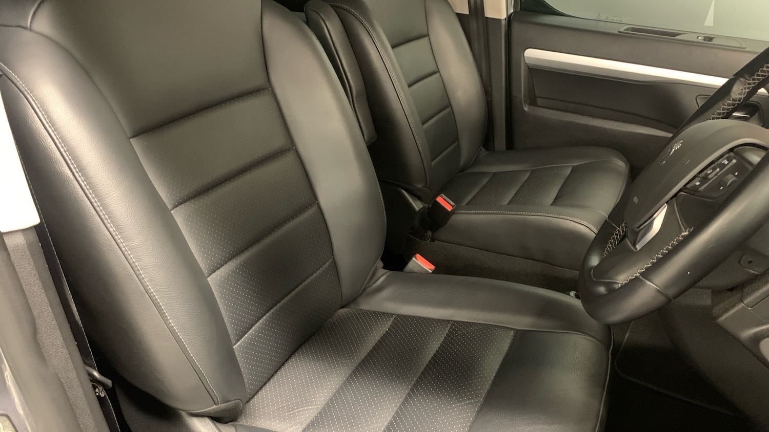 Used Peugeot Traveller 2020 for sale - 76381469: Photo 33